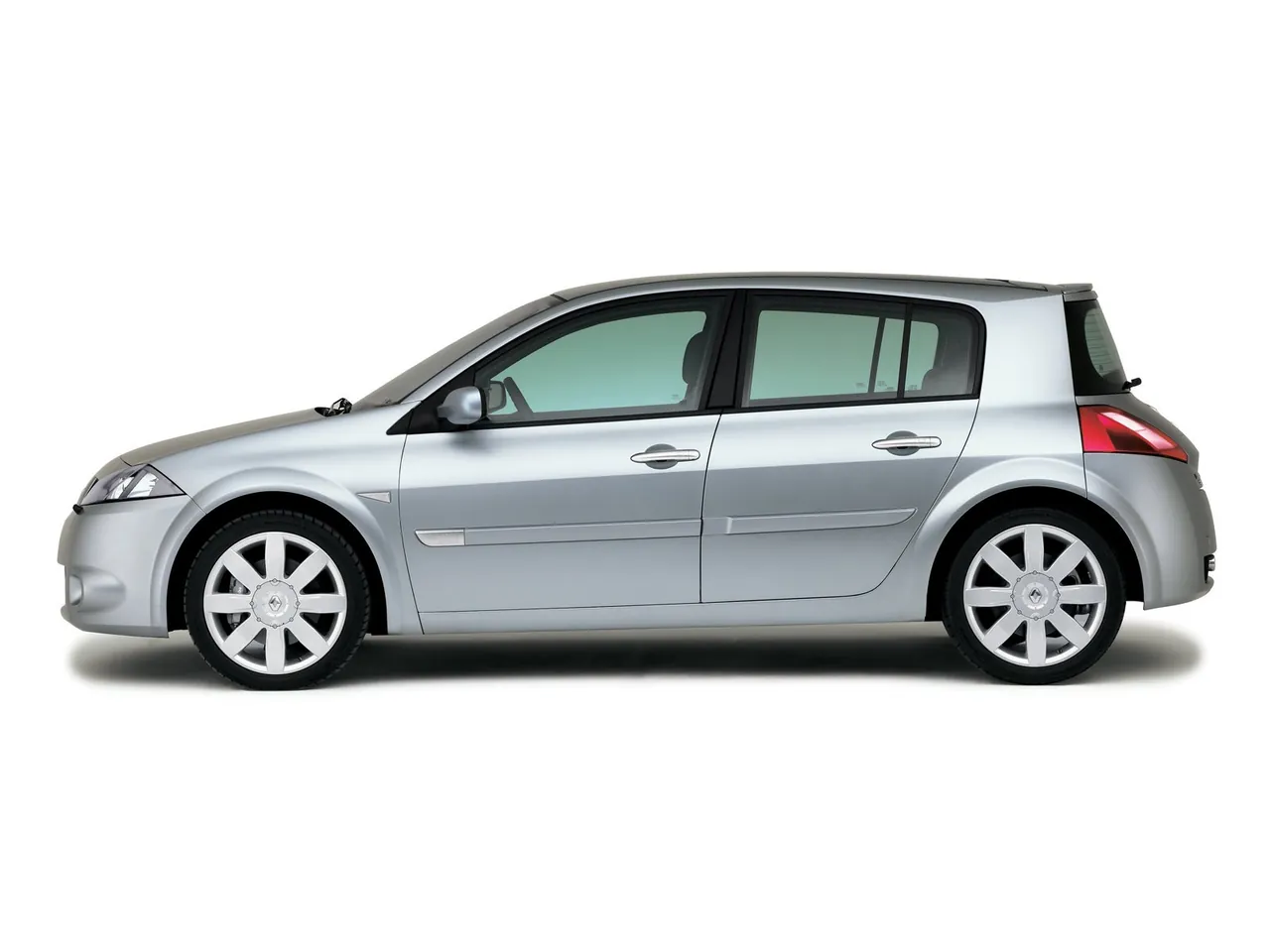 Renault Megane RS 5-door (2004) – boční profil