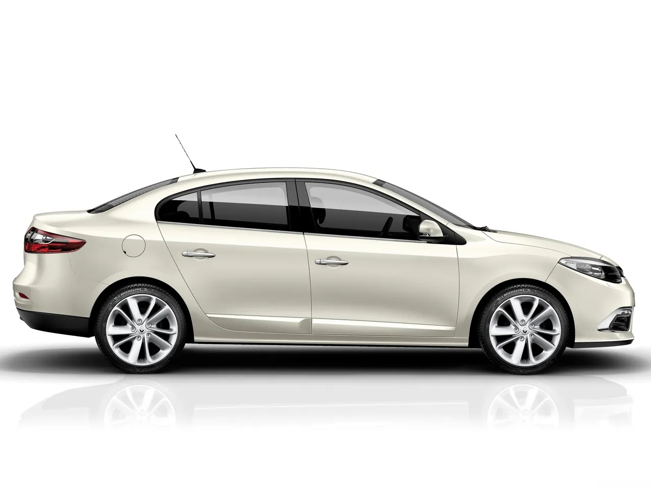 Renault Fluence (2013) – boční profil