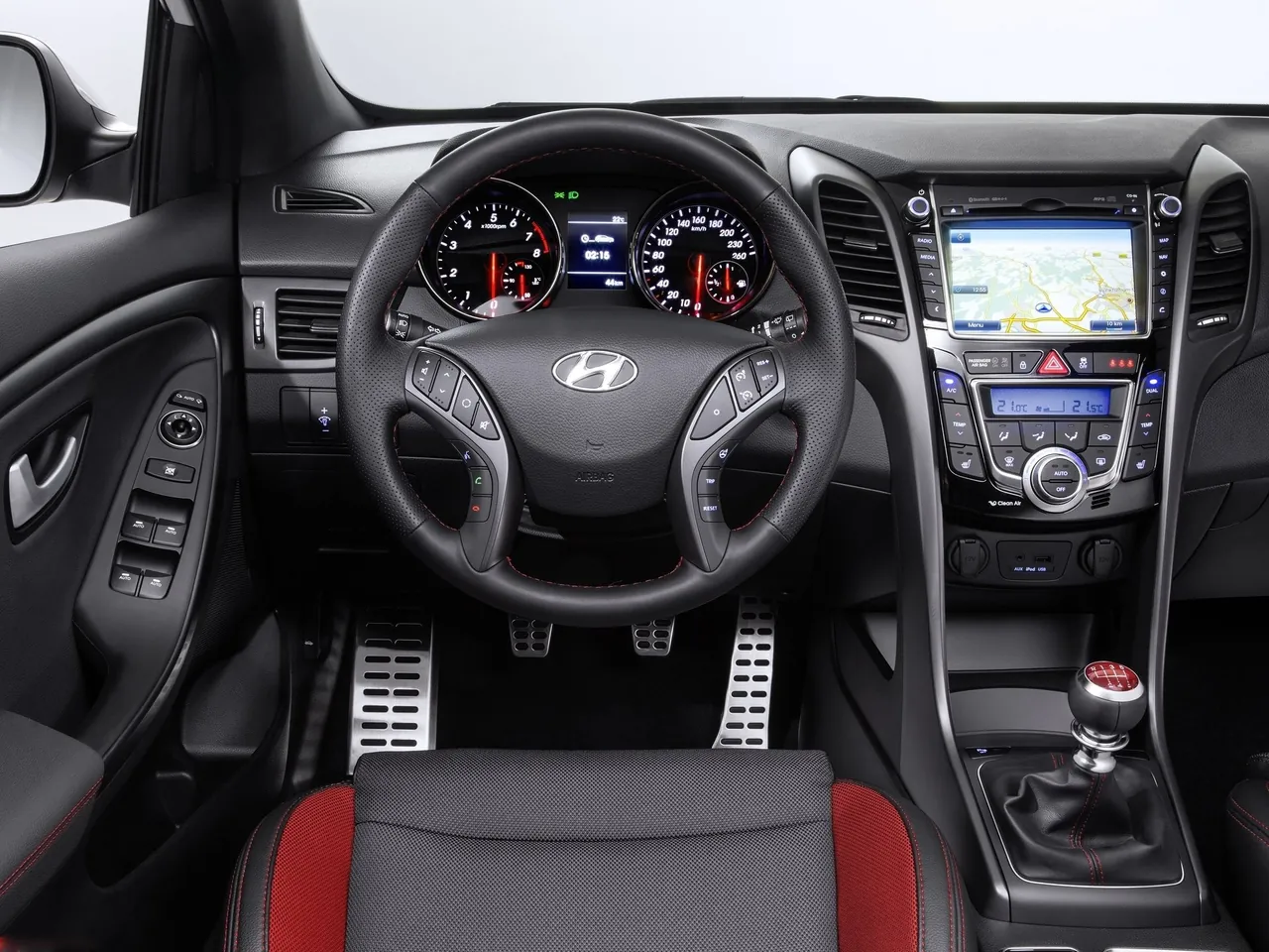 Hyundai i30 Turbo (2015) – interiér