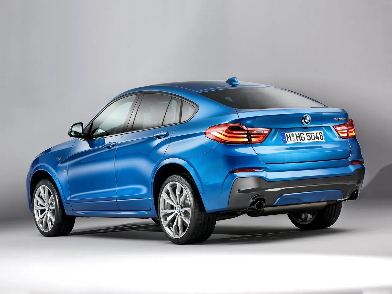 BMW X4 M40i (2016) – zadní tříčtvrteční pohled