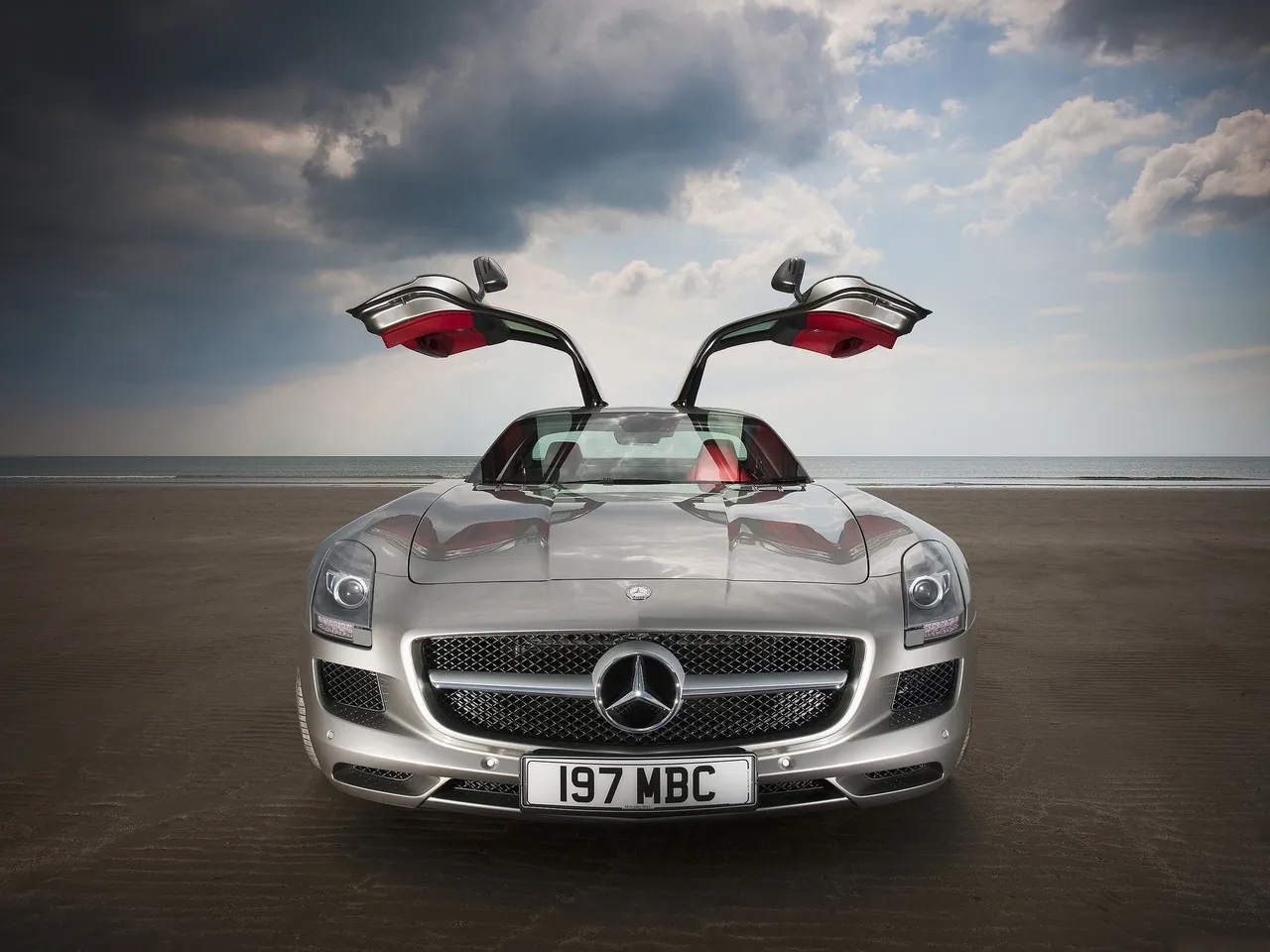 Mercedes-Benz SLS AMG [UK] (2011) – zepředu