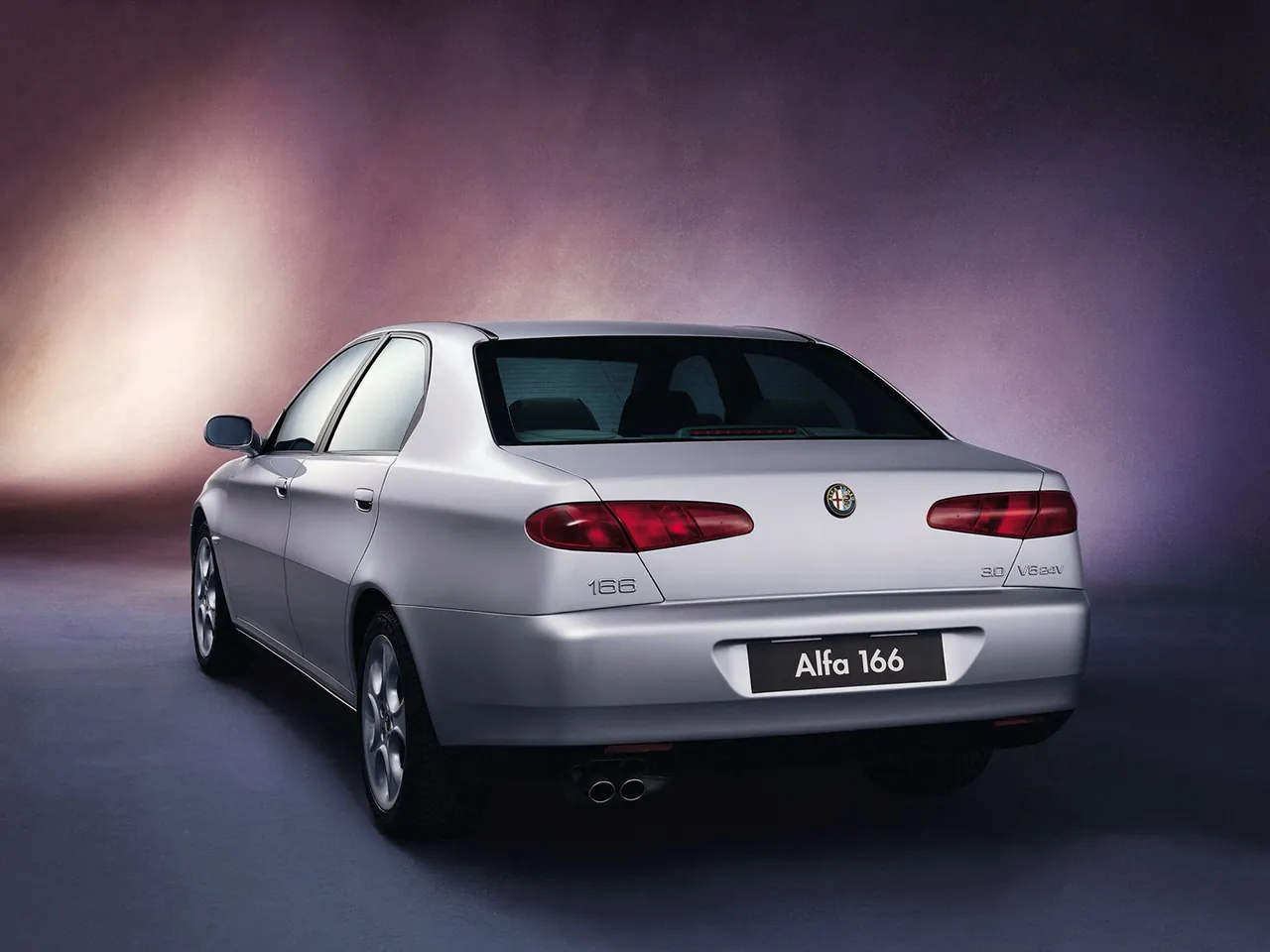 Alfa Romeo 166 (1998) – zadní tříčtvrteční pohled
