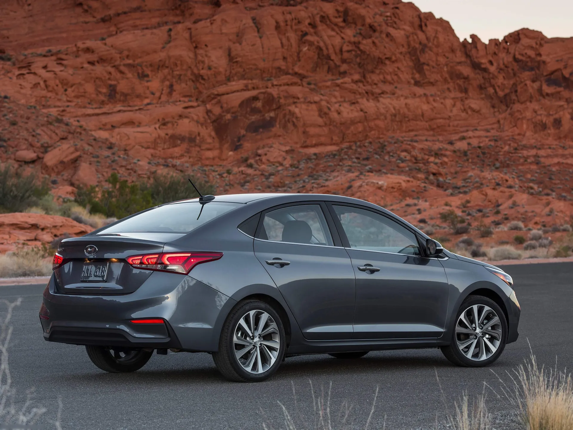 Hyundai Accent (2018) – zadní tříčtvrteční pohled