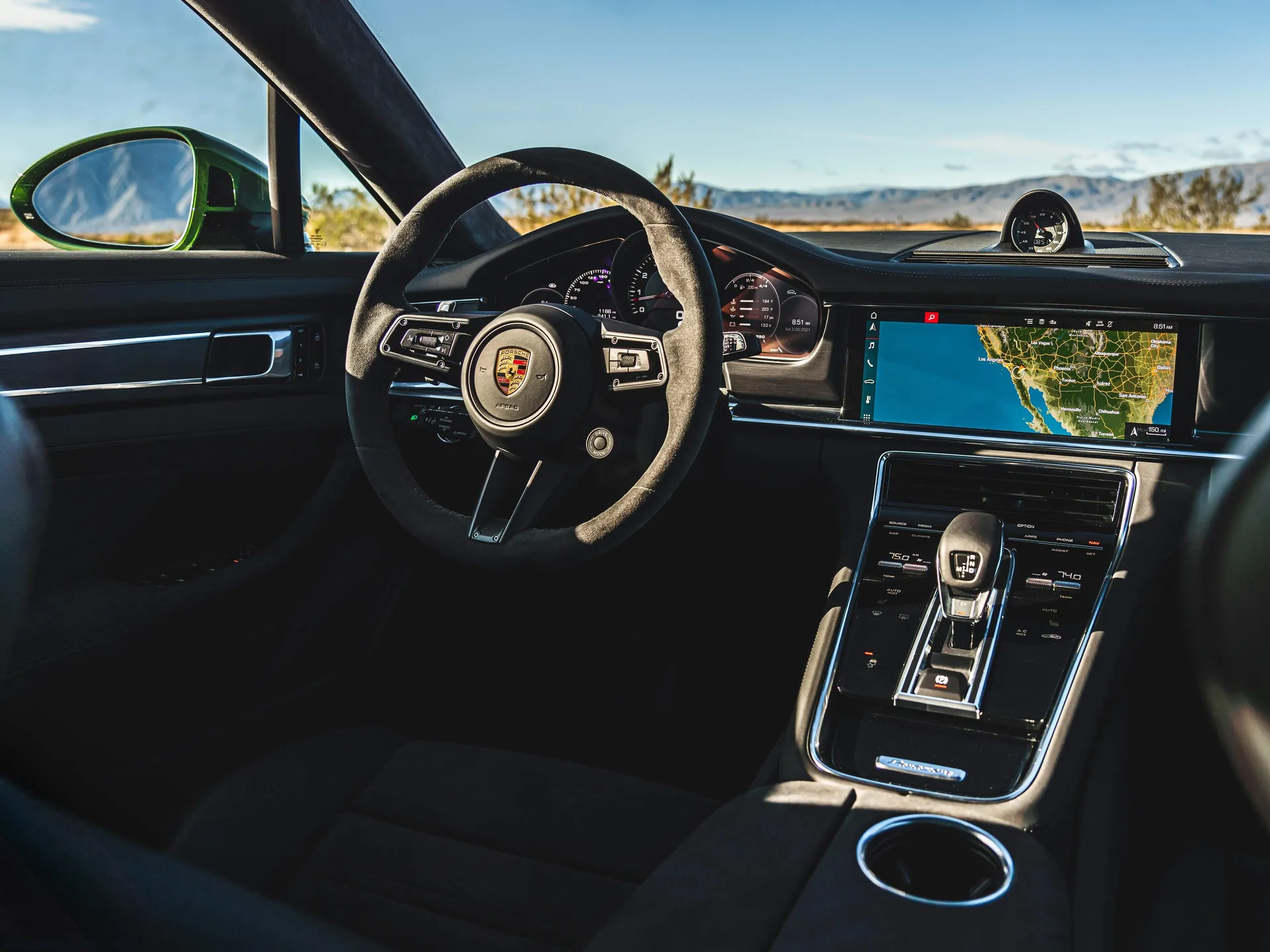Porsche Panamera GTS (2021) - Interior