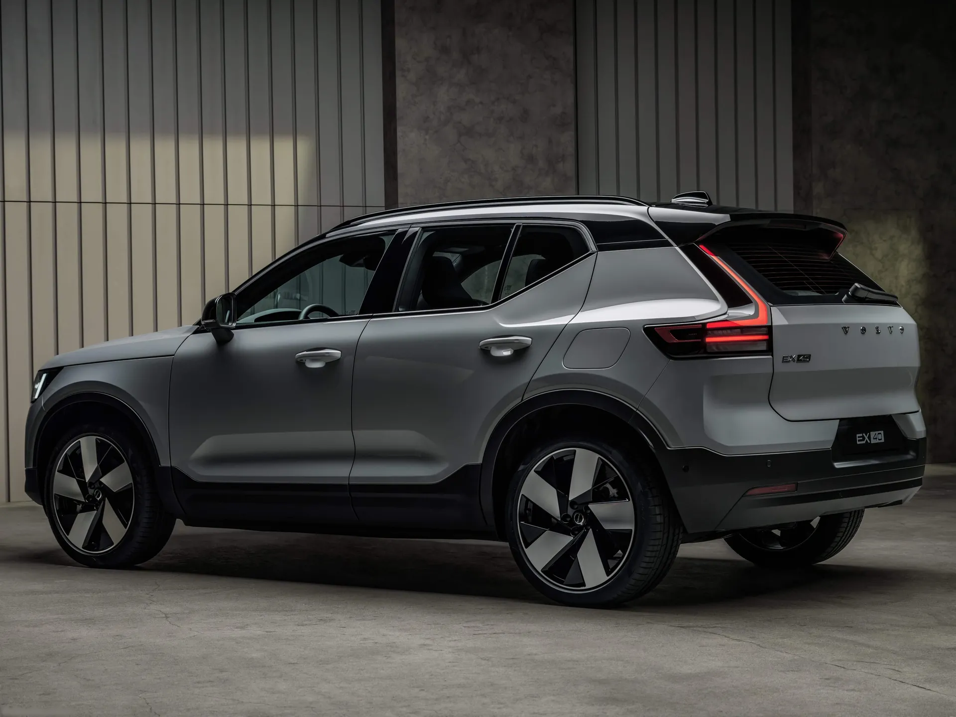 Volvo EX40 (2027) – zadní tříčtvrteční pohled