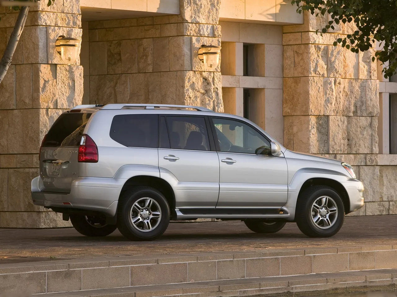 Lexus GX 470 (2009) – zadní tříčtvrteční pohled