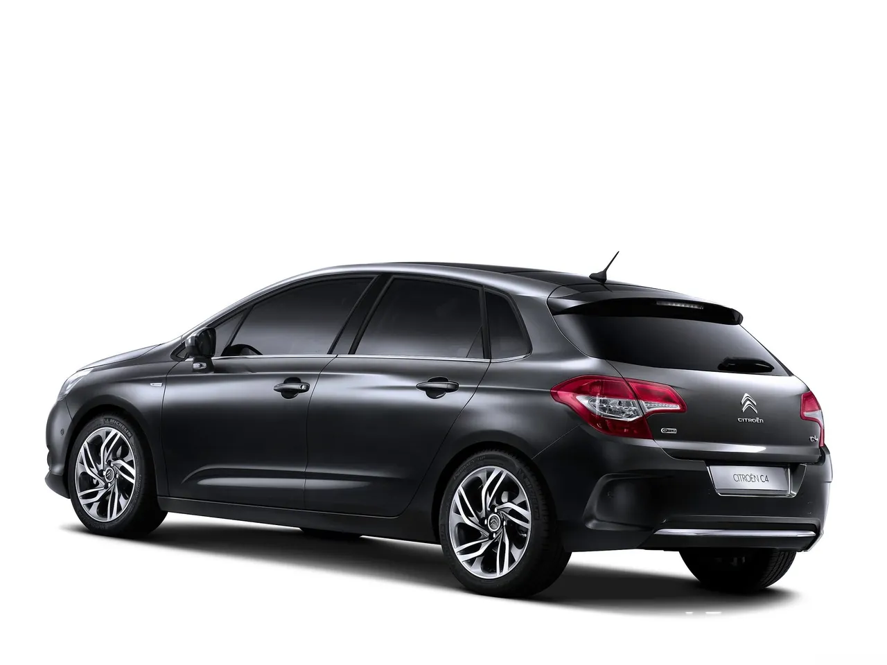 Citroen C4 (2011) – zadní tříčtvrteční pohled