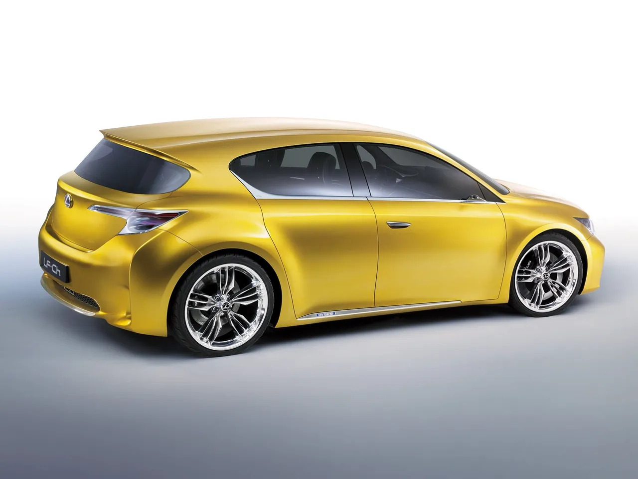 Lexus LF-Ch Concept (2009) – zadní tříčtvrteční pohled