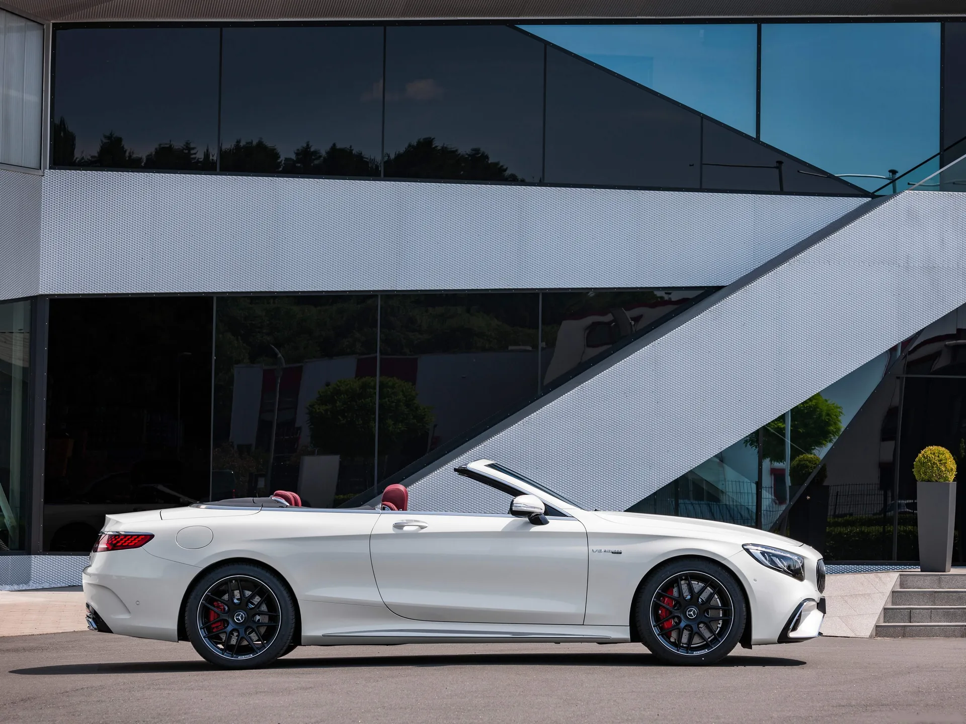 Mercedes-Benz S63 AMG Cabriolet (2018) – boční profil