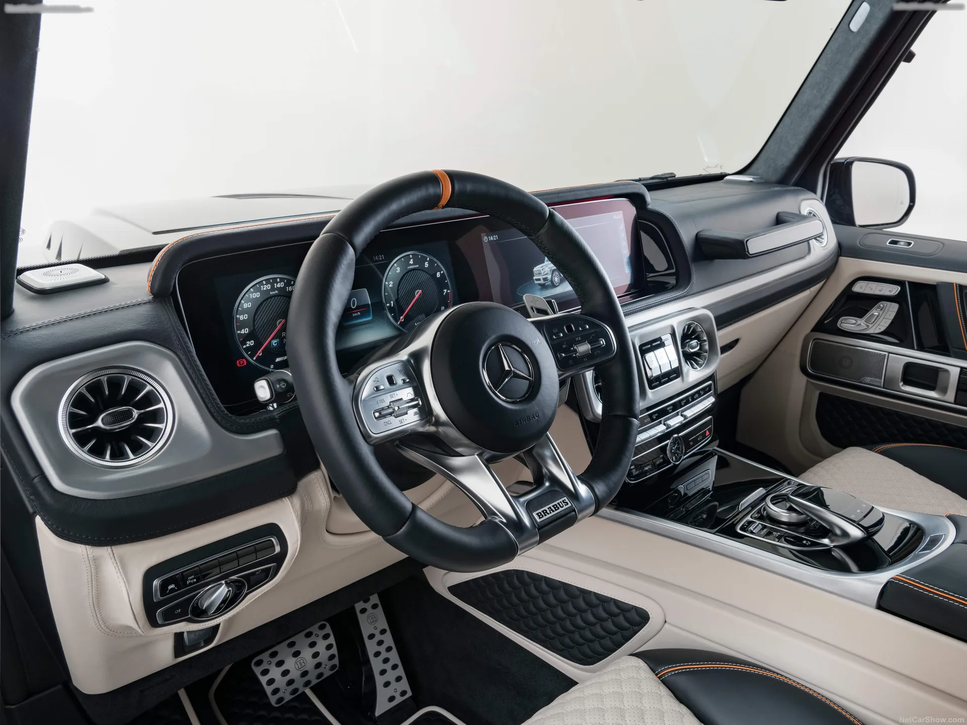 Brabus 700 Widestar (2019) – interiér