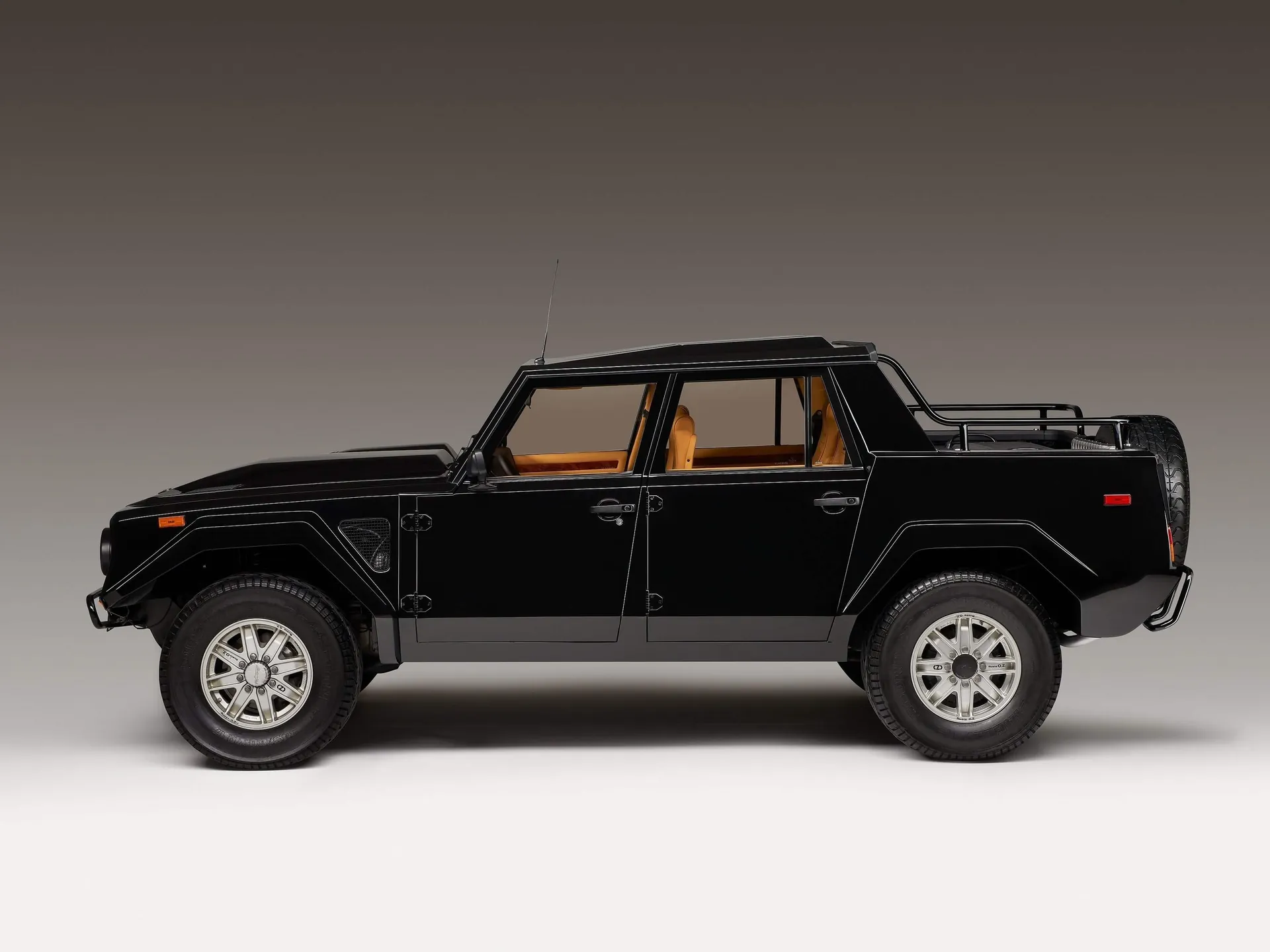 Lamborghini LM (1986) – boční profil