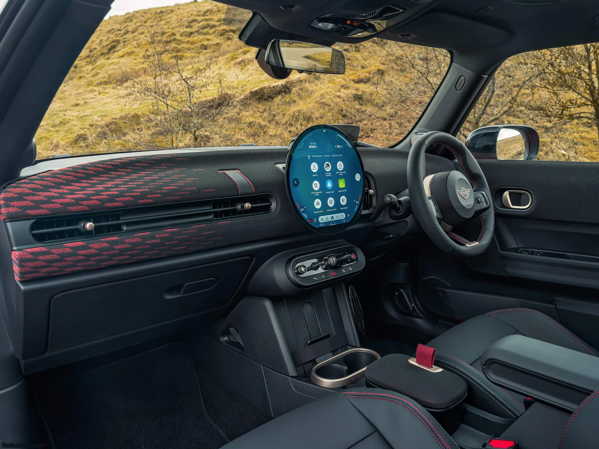 Mini John Cooper Works [UK] (2025) – interiér