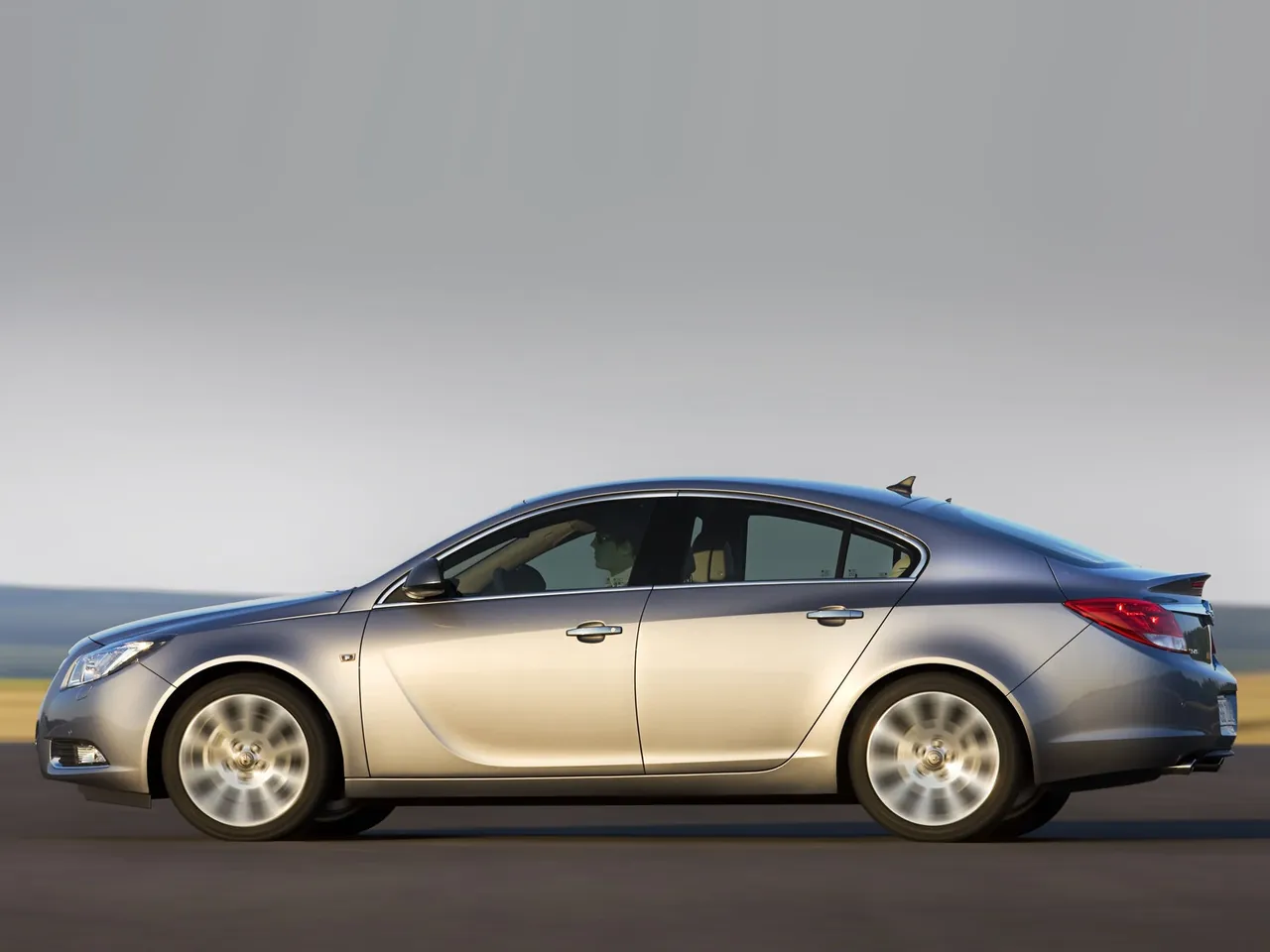 Opel Insignia Hatchback (2009) – boční profil