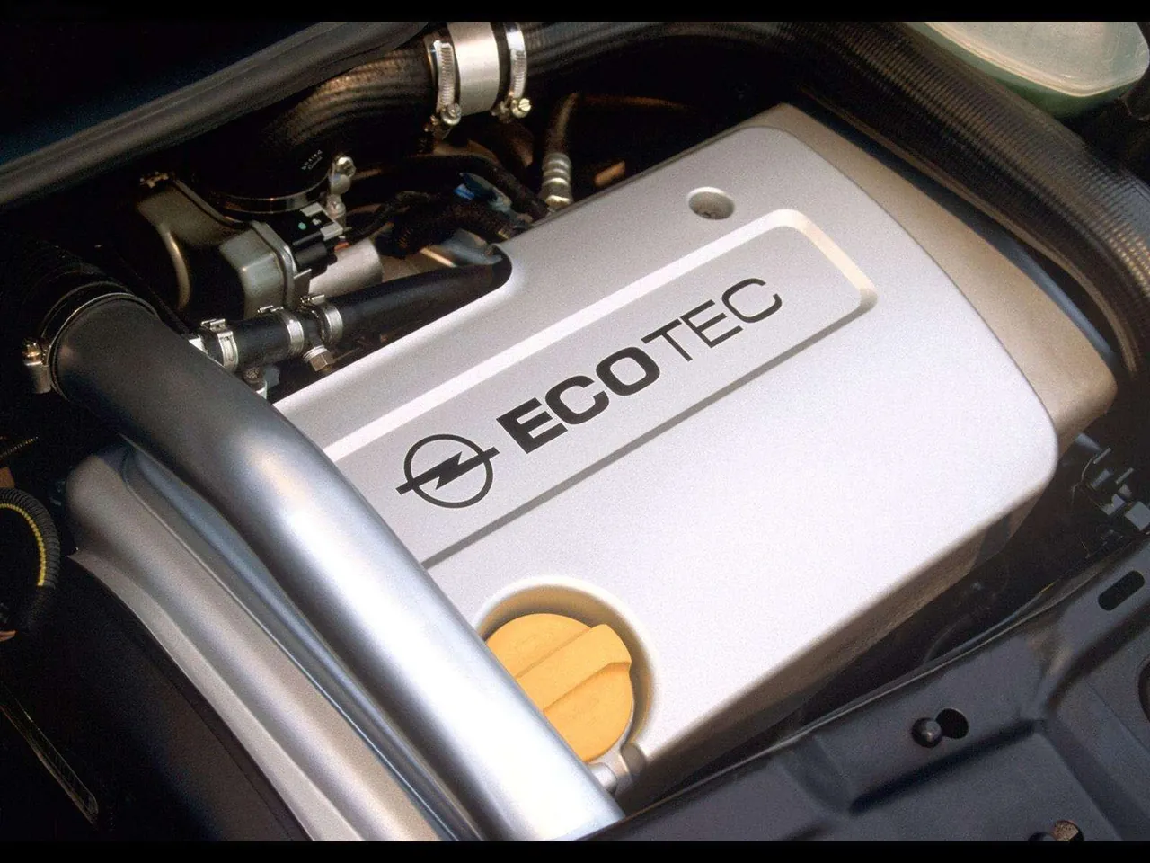 Opel Concept M (2002) – motorový prostor