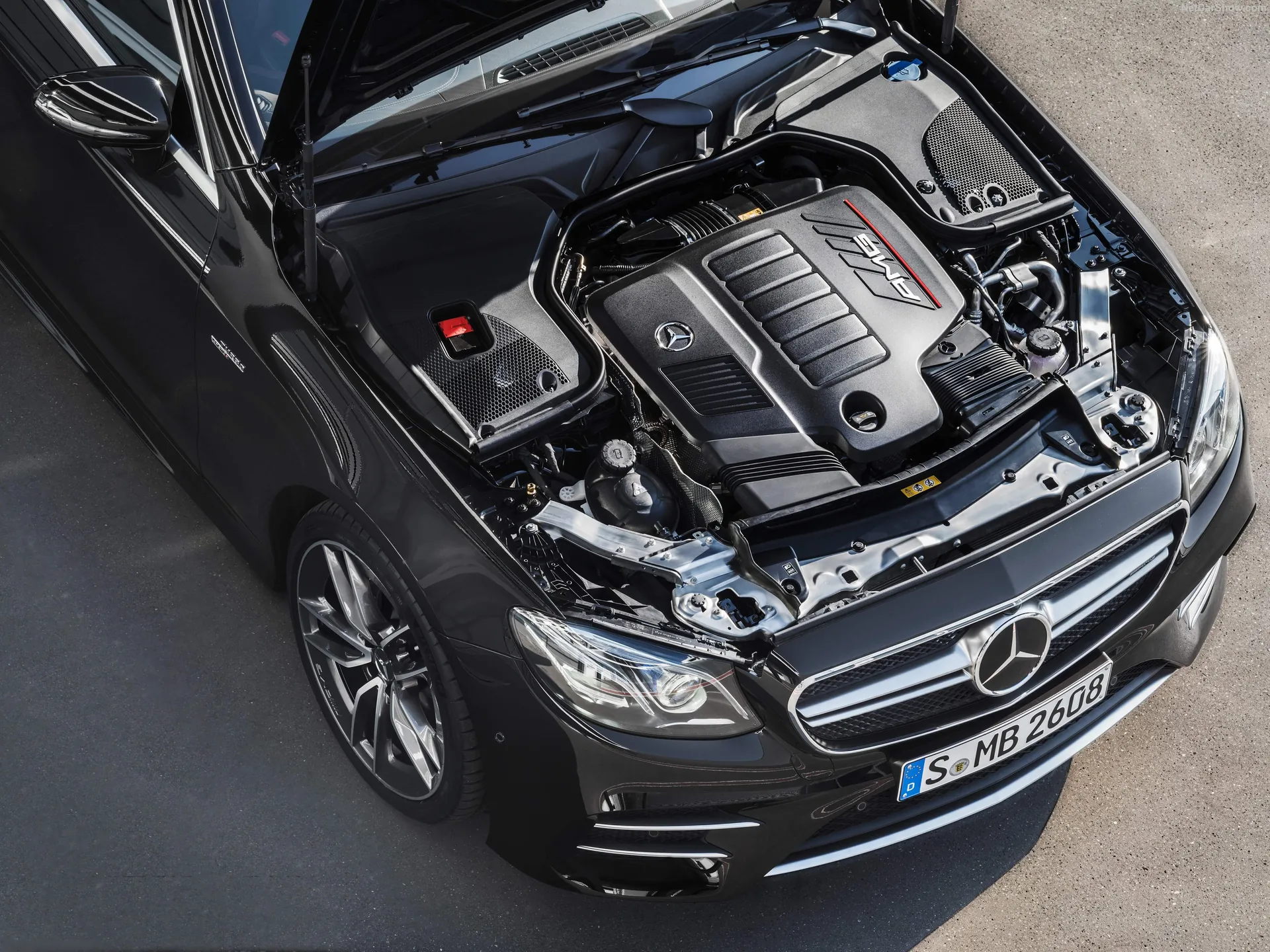 Mercedes-Benz E53 AMG Cabriolet (2019) – motorový prostor
