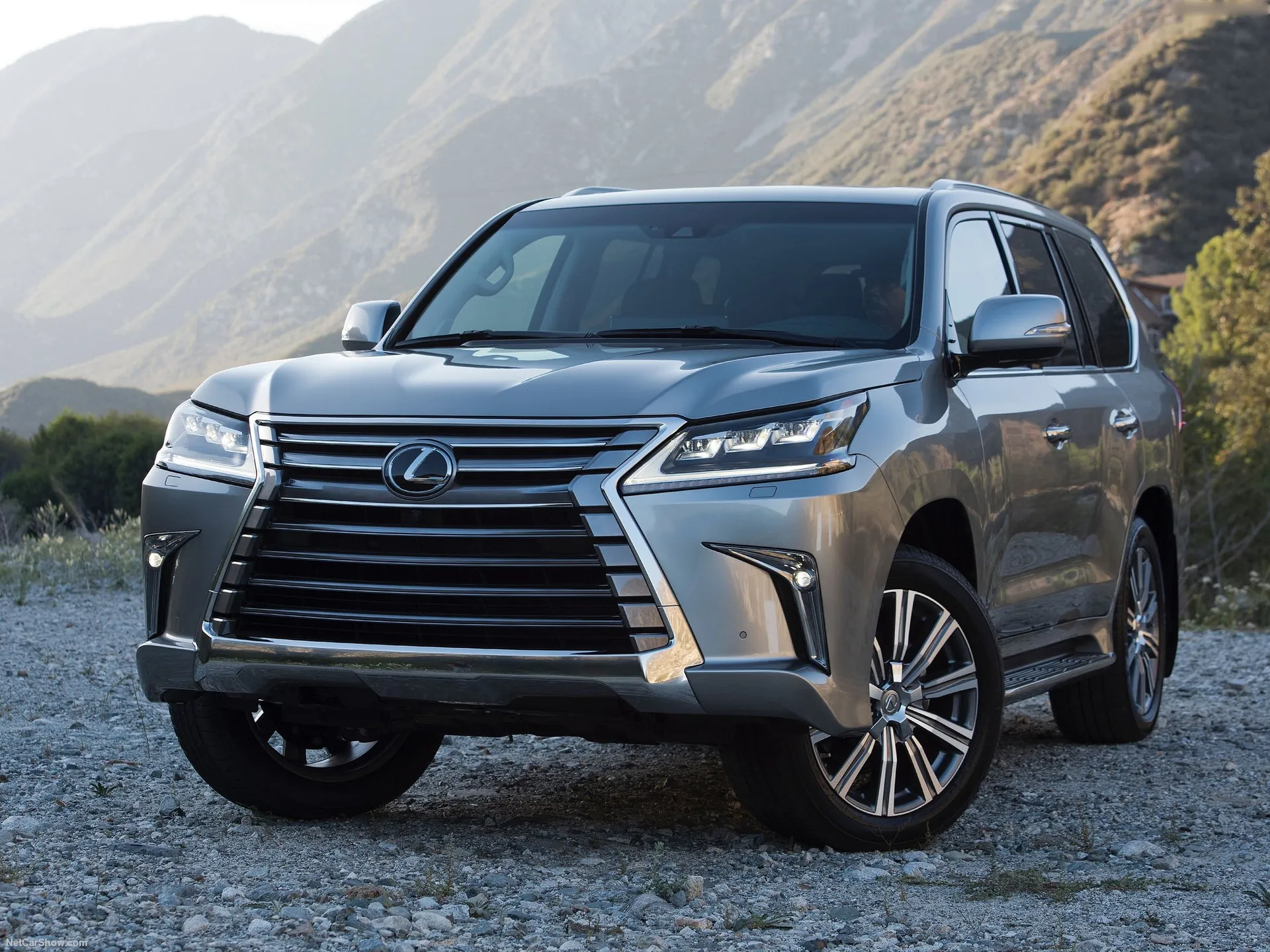 Lexus LX 570 (2016)