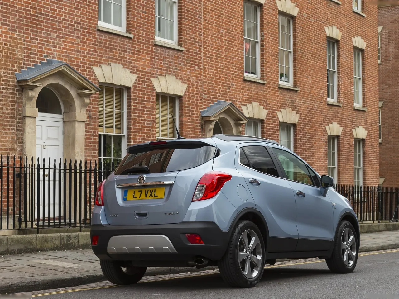 Vauxhall Mokka (2013) – zadní tříčtvrteční pohled