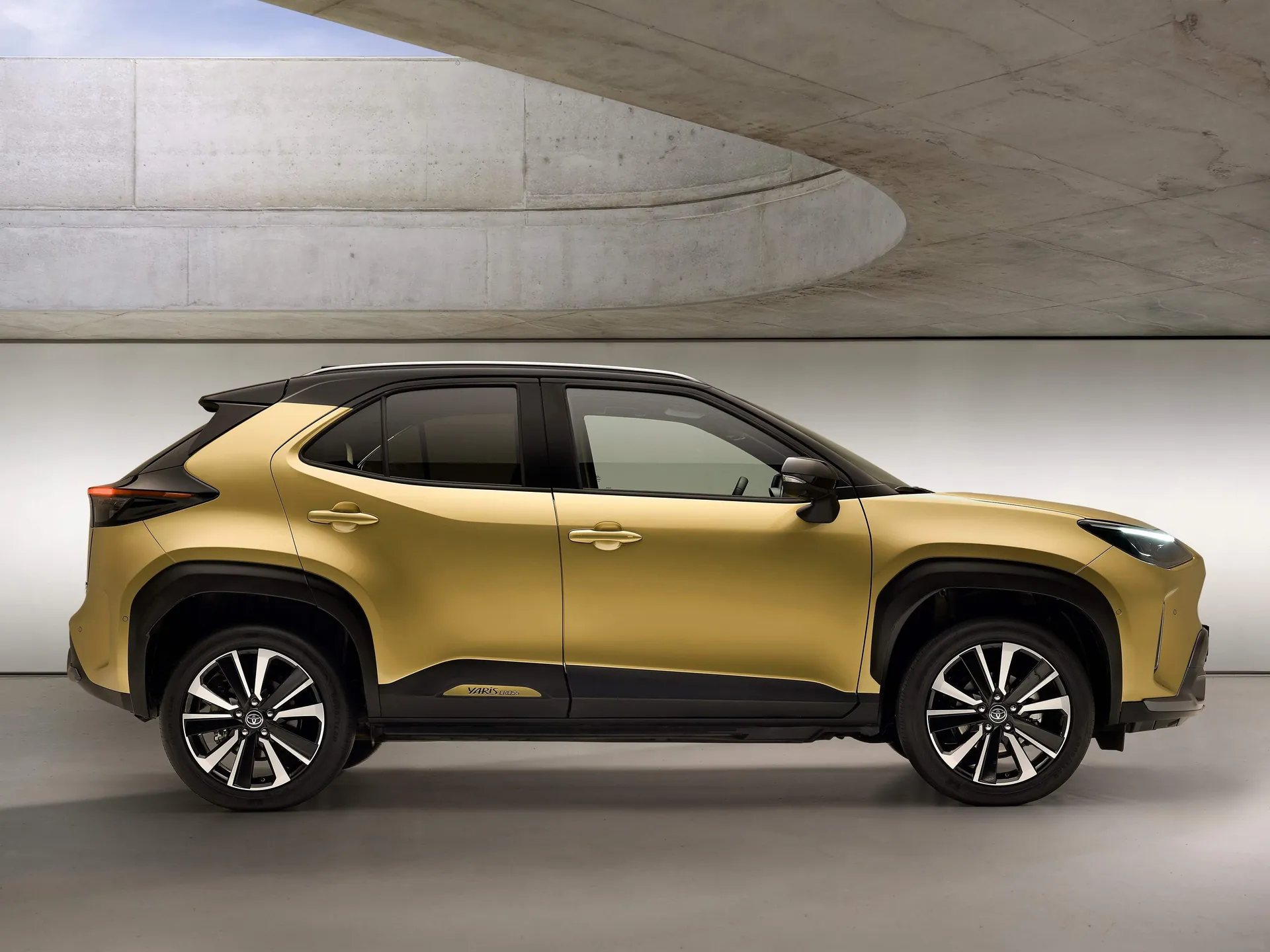 Toyota Yaris Cross (2021) - Side Profile