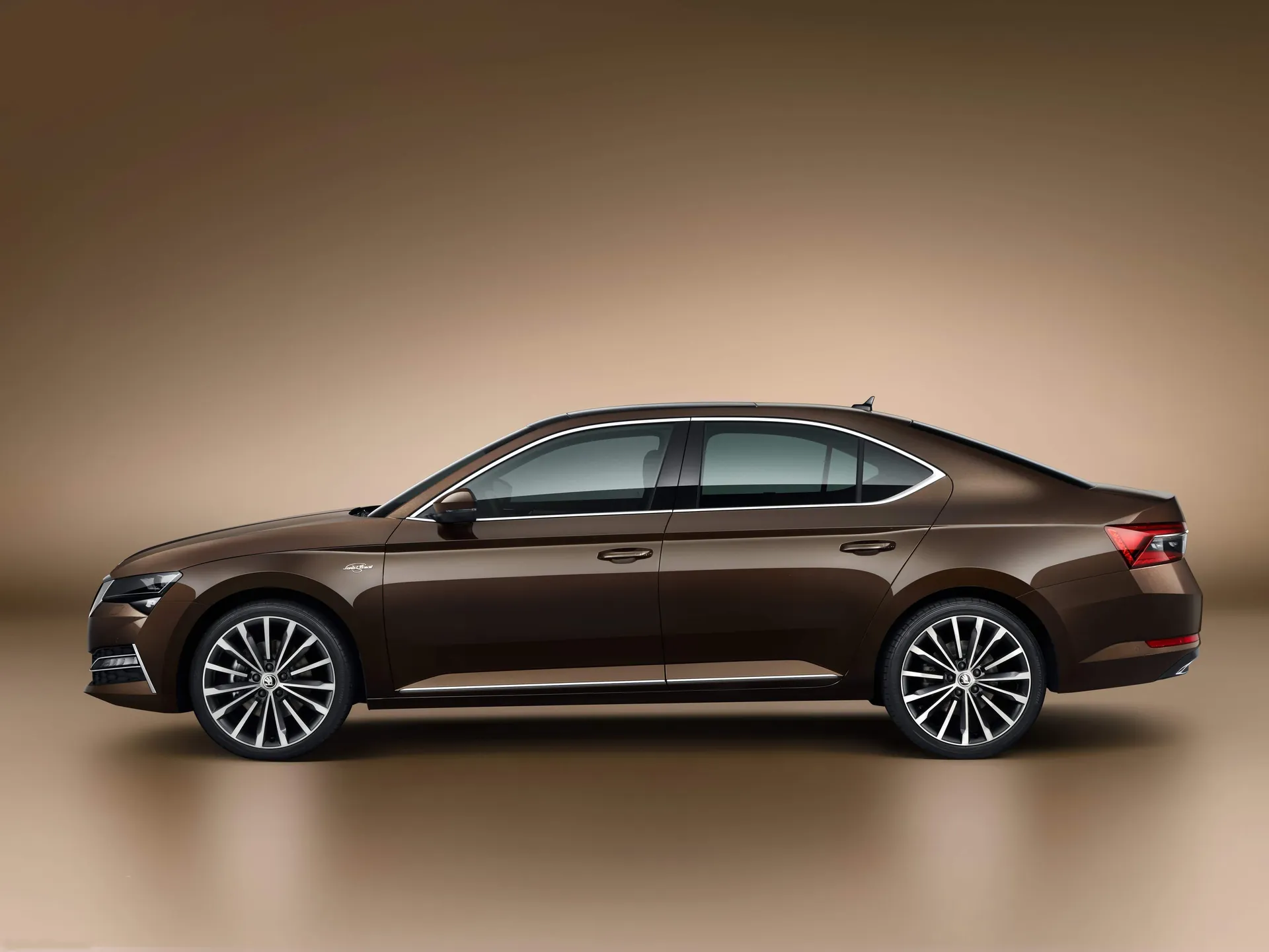 Skoda Superb (2020) – boční profil