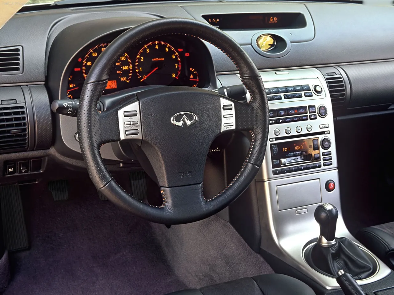 Infiniti G35 Sport Coupe (2003) – interiér