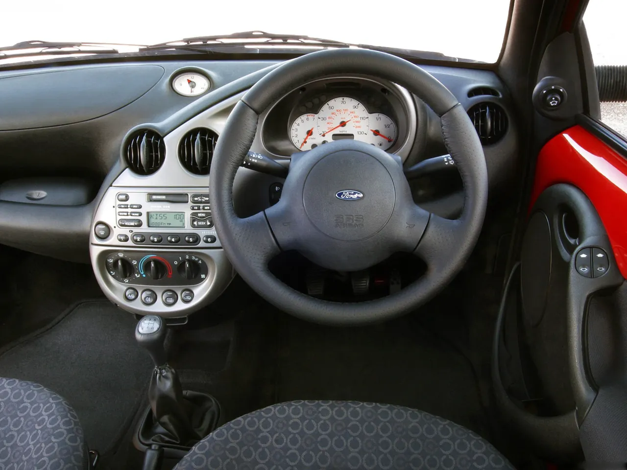 Ford Ka (2003) – interiér