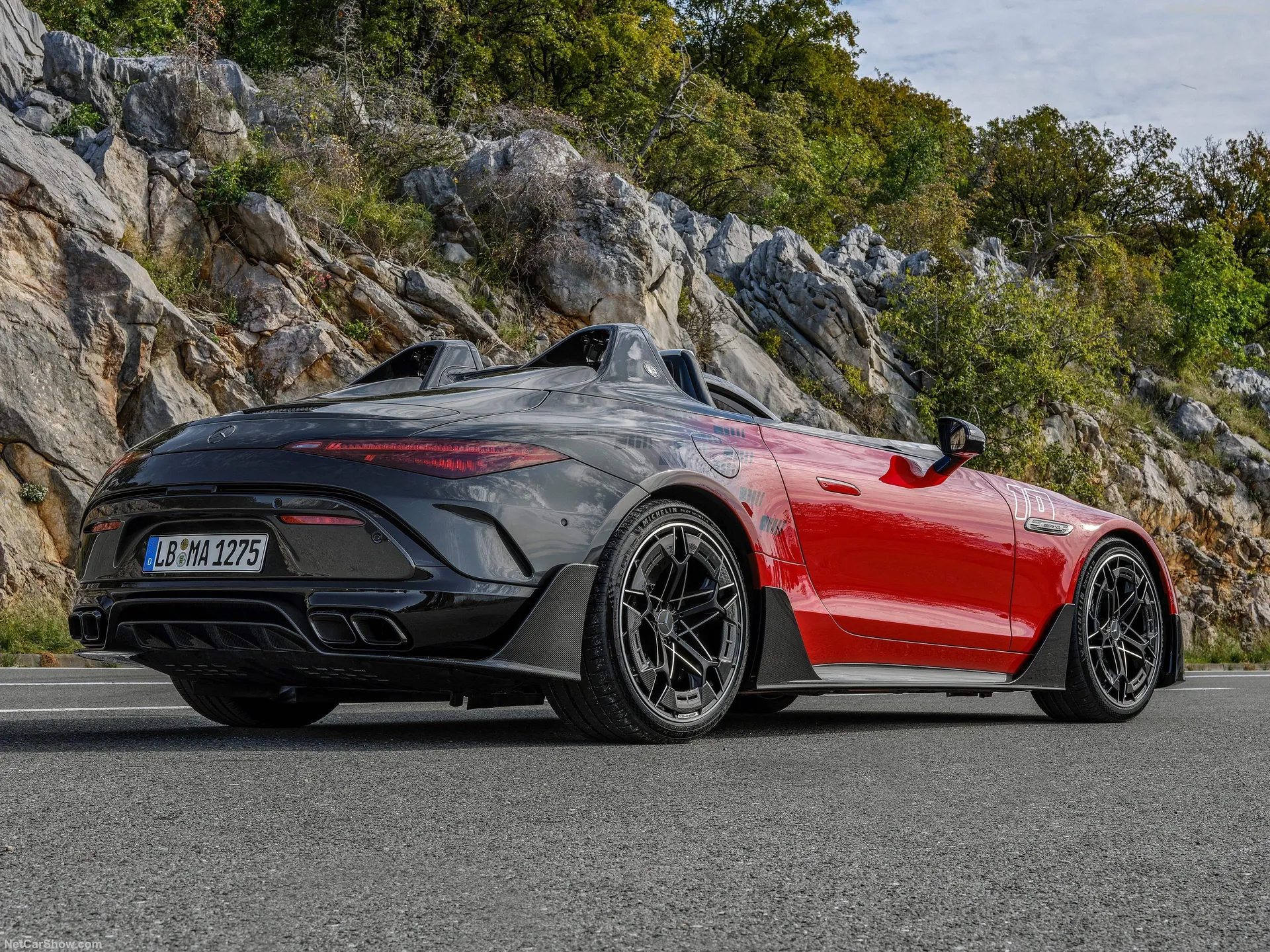 Mercedes-Benz PureSpeed AMG (2025) – zadní tříčtvrteční pohled