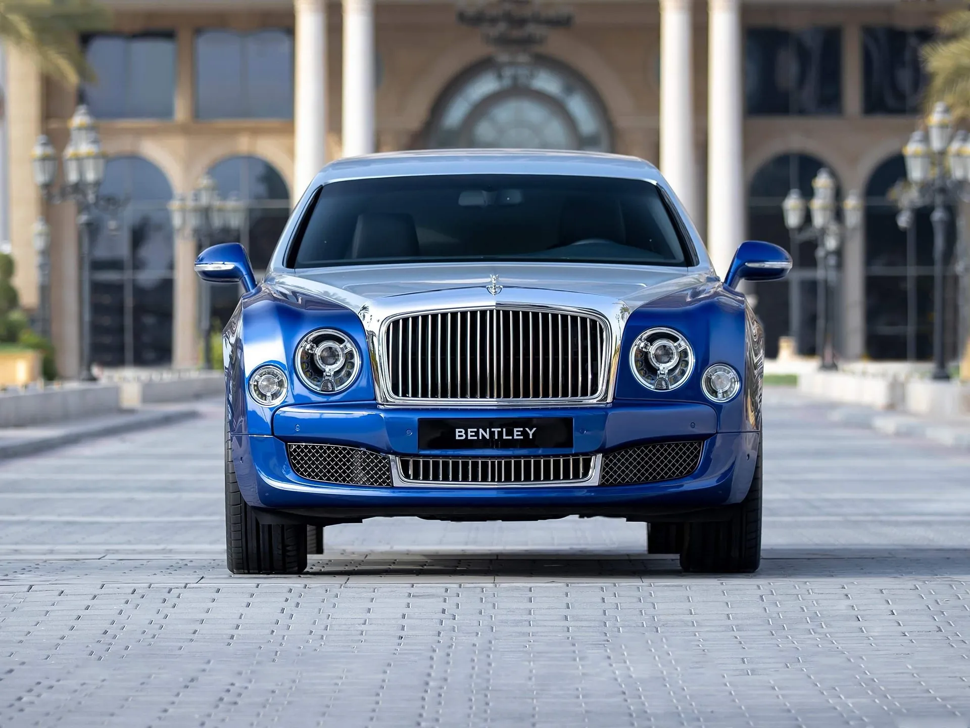 Bentley Mulsanne Grand Limousine by Mulliner (2017) – zepředu