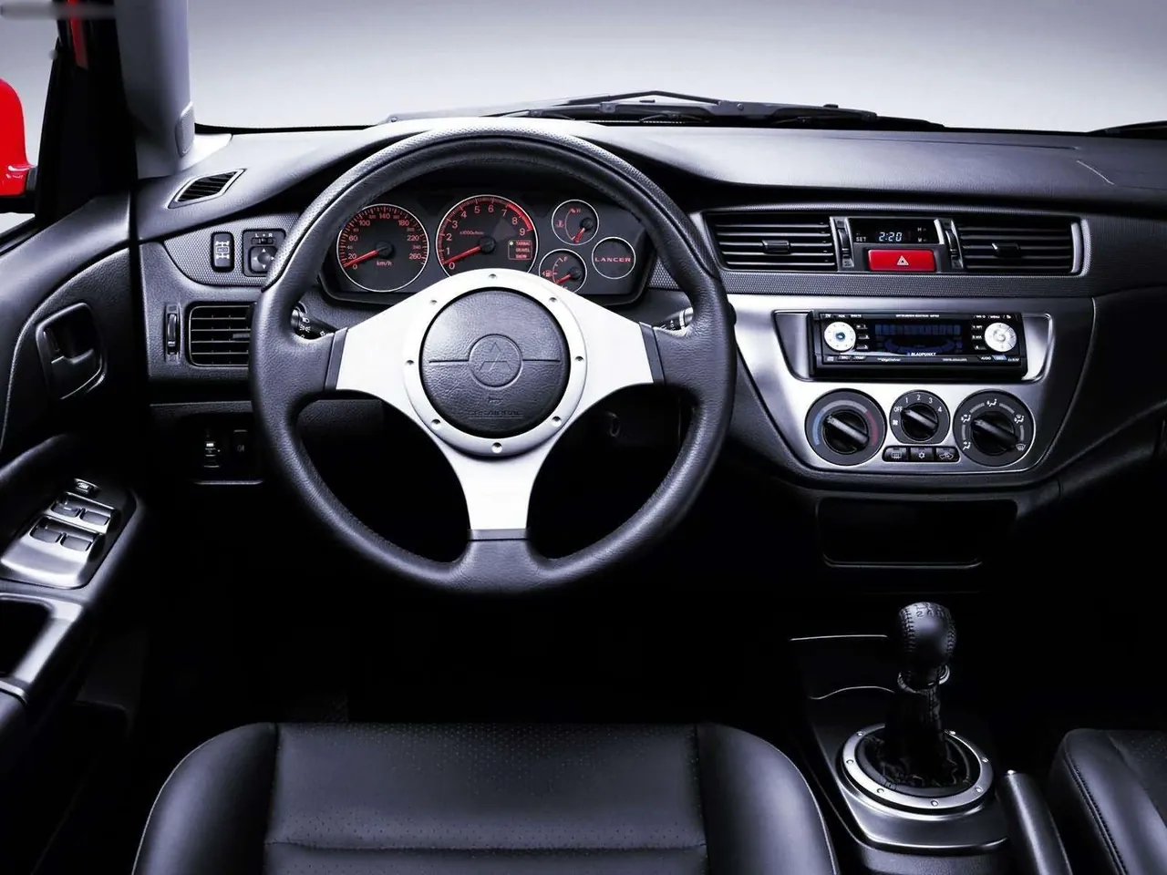Mitsubishi Lancer Evolution VIII [EU] (2004) – interiér