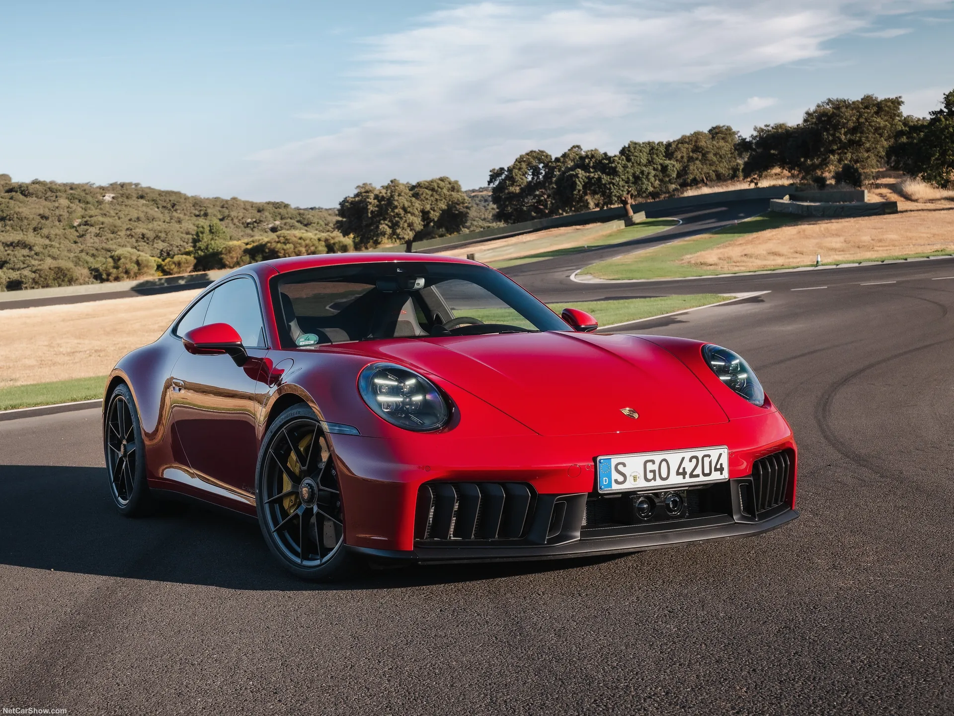 Porsche 911 Carrera 4 GTS (2025)
