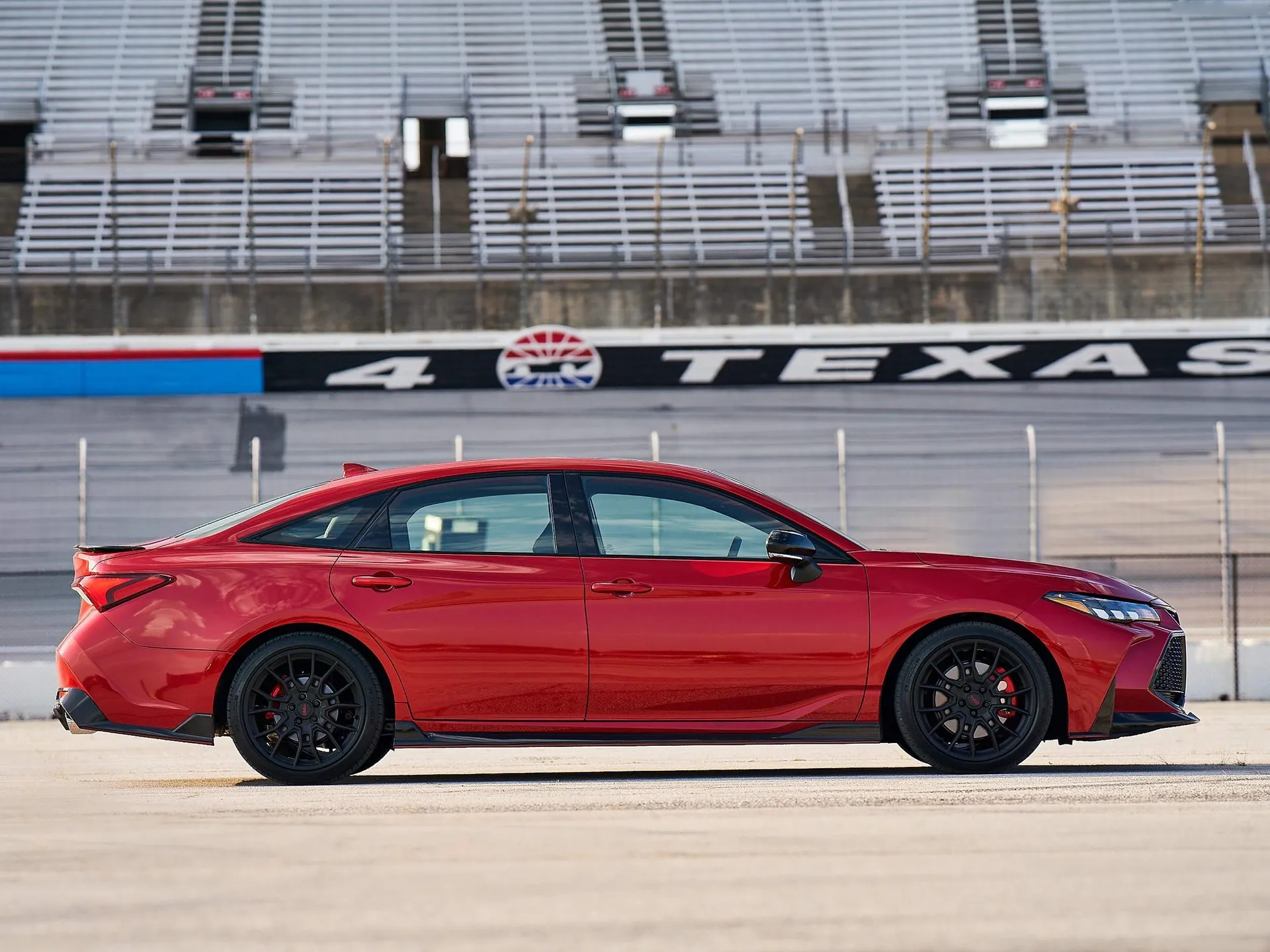 Toyota Avalon TRD (2020) – boční profil