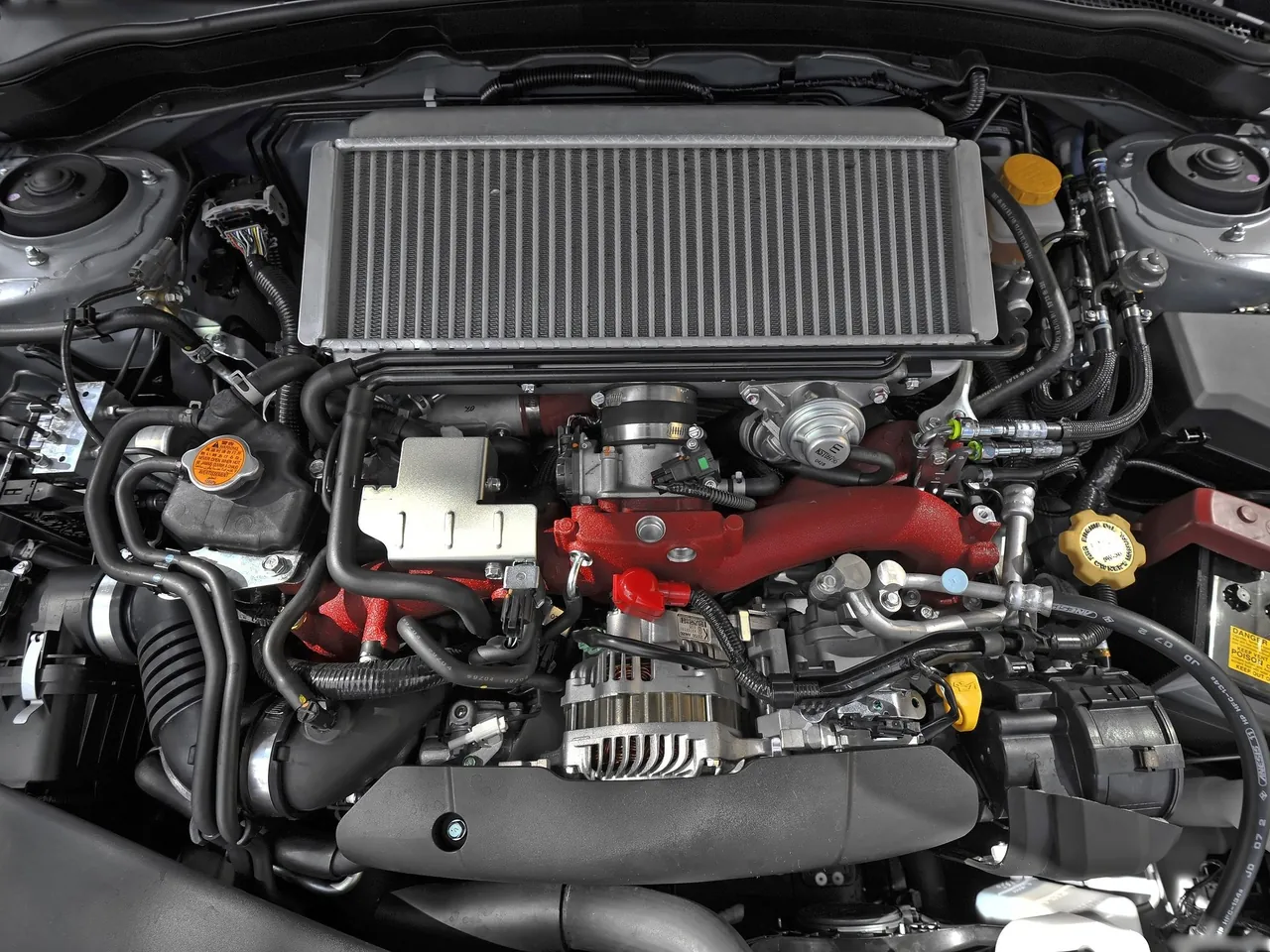 Subaru Impreza WRX STI (2011) – motorový prostor