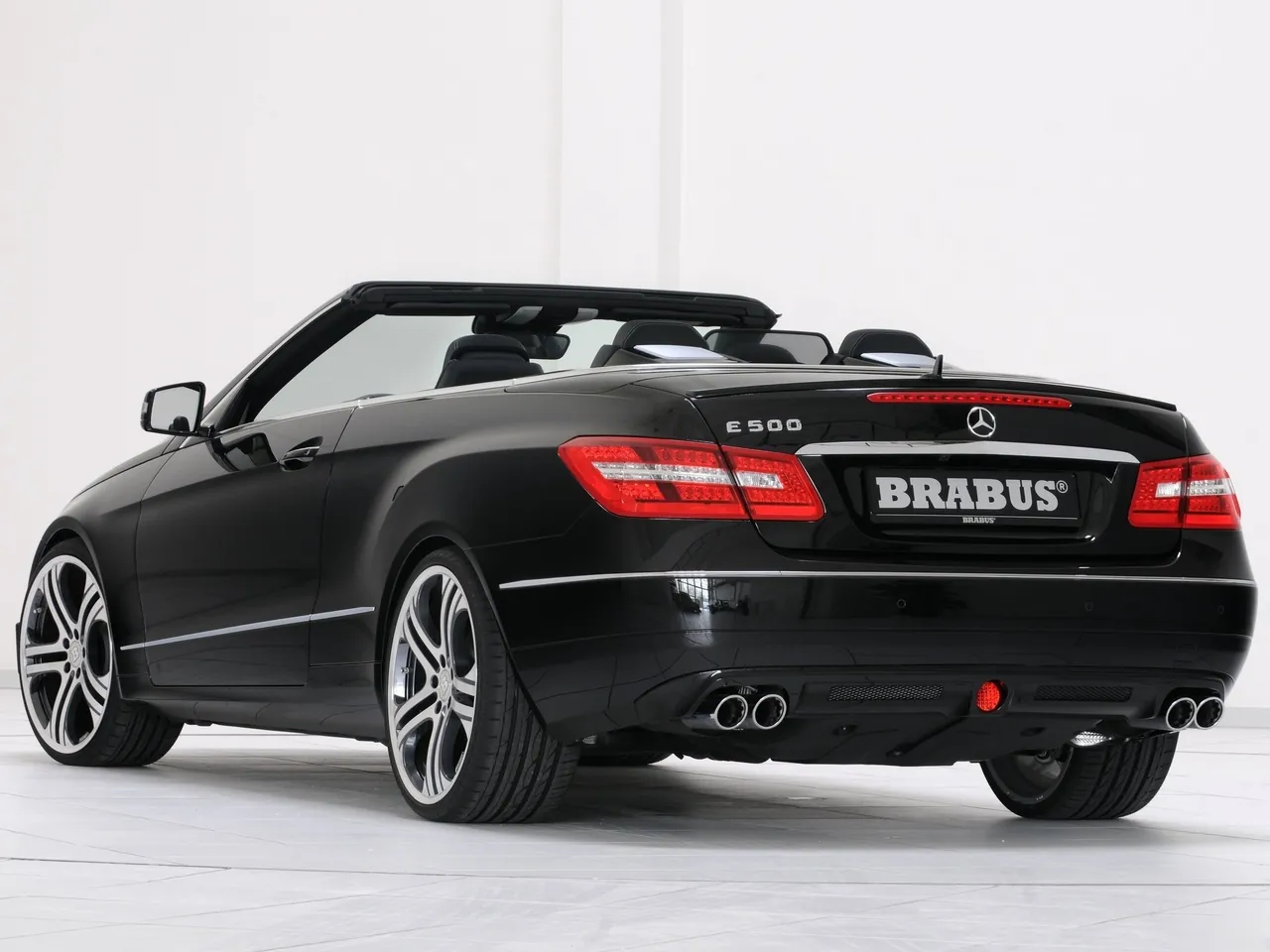 Brabus Mercedes-Benz E-Class Cabriolet (2011) – zadní tříčtvrteční pohled