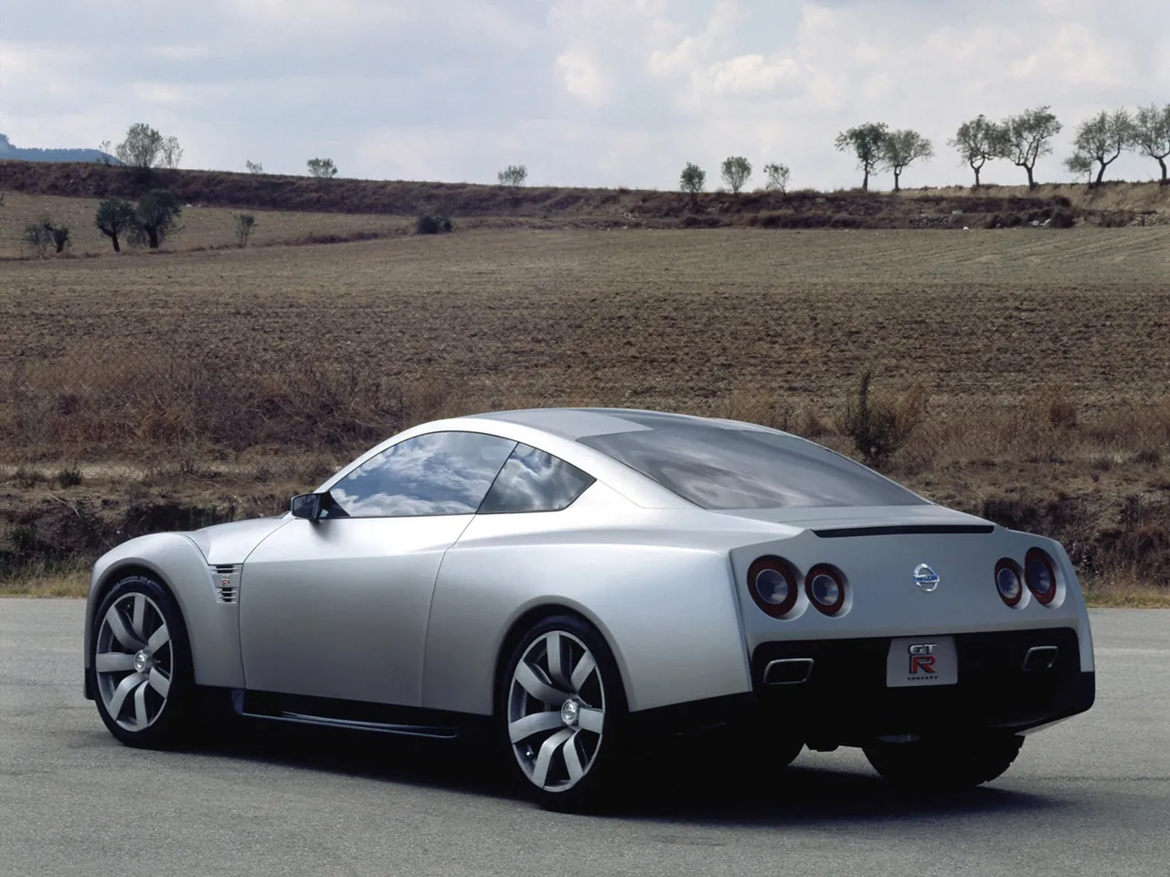 Nissan GT-R Concept (2001) – zadní tříčtvrteční pohled