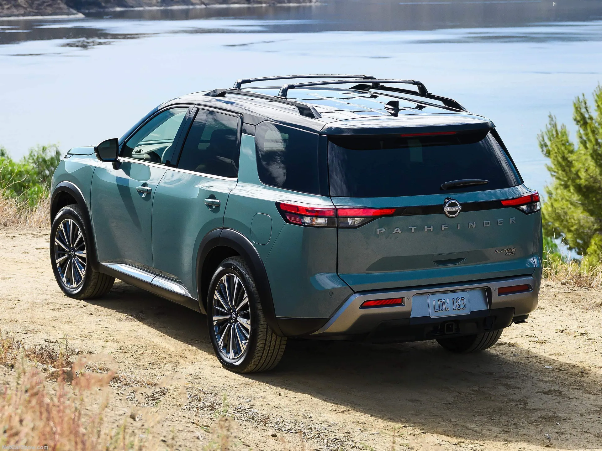 Nissan Pathfinder (2026) – zadní tříčtvrteční pohled