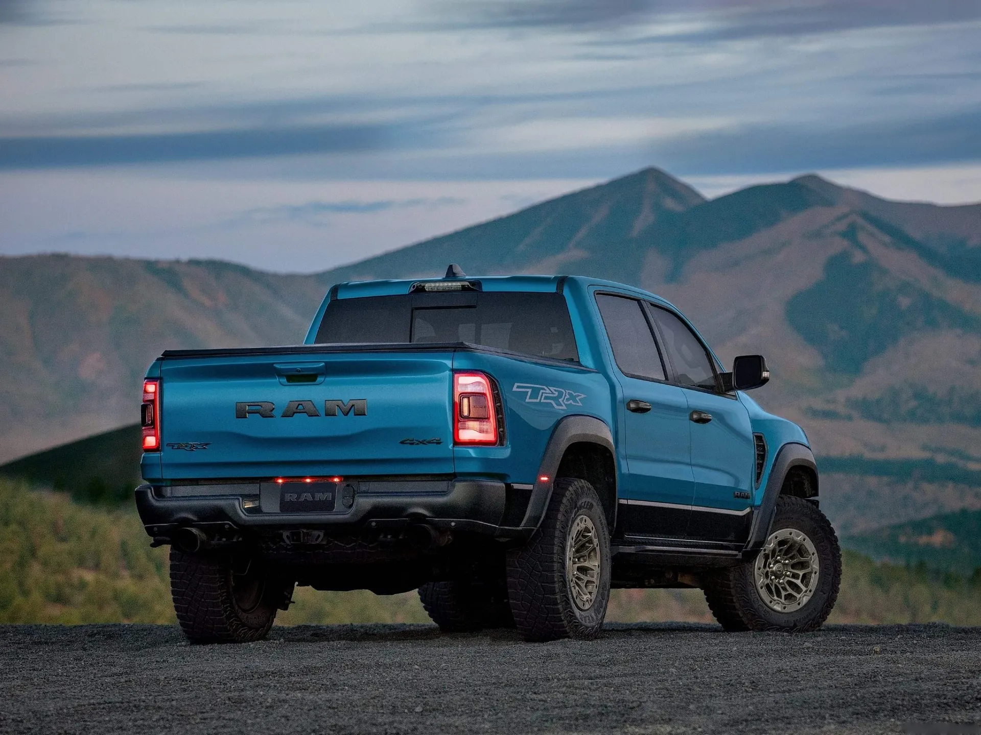Ram 1500 TRX 6.2L Supercharged V8 Final Edition (2024) – zadní tříčtvrteční pohled