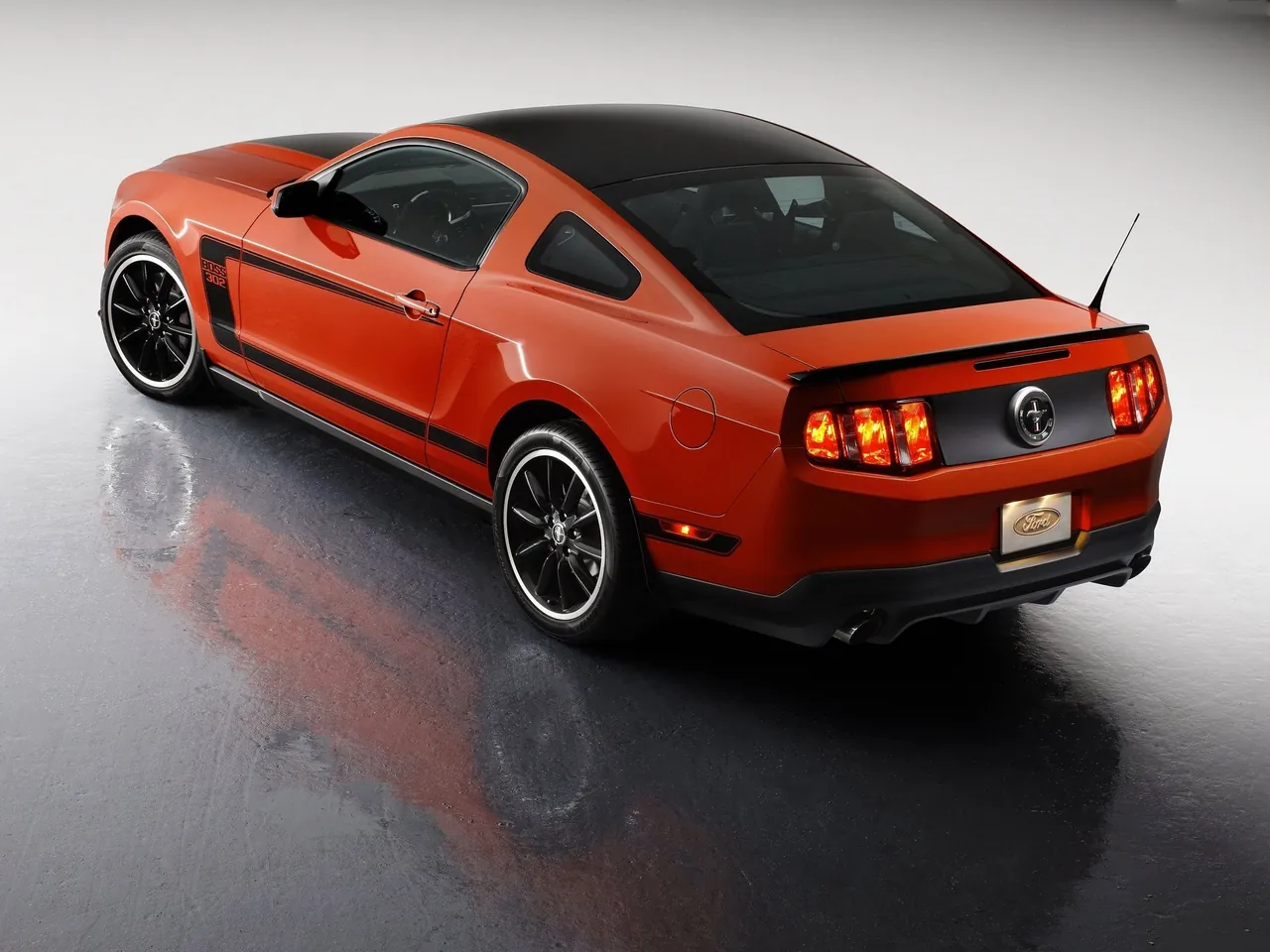 Ford Mustang Boss 302 (2012) - Rear Three-Quarter