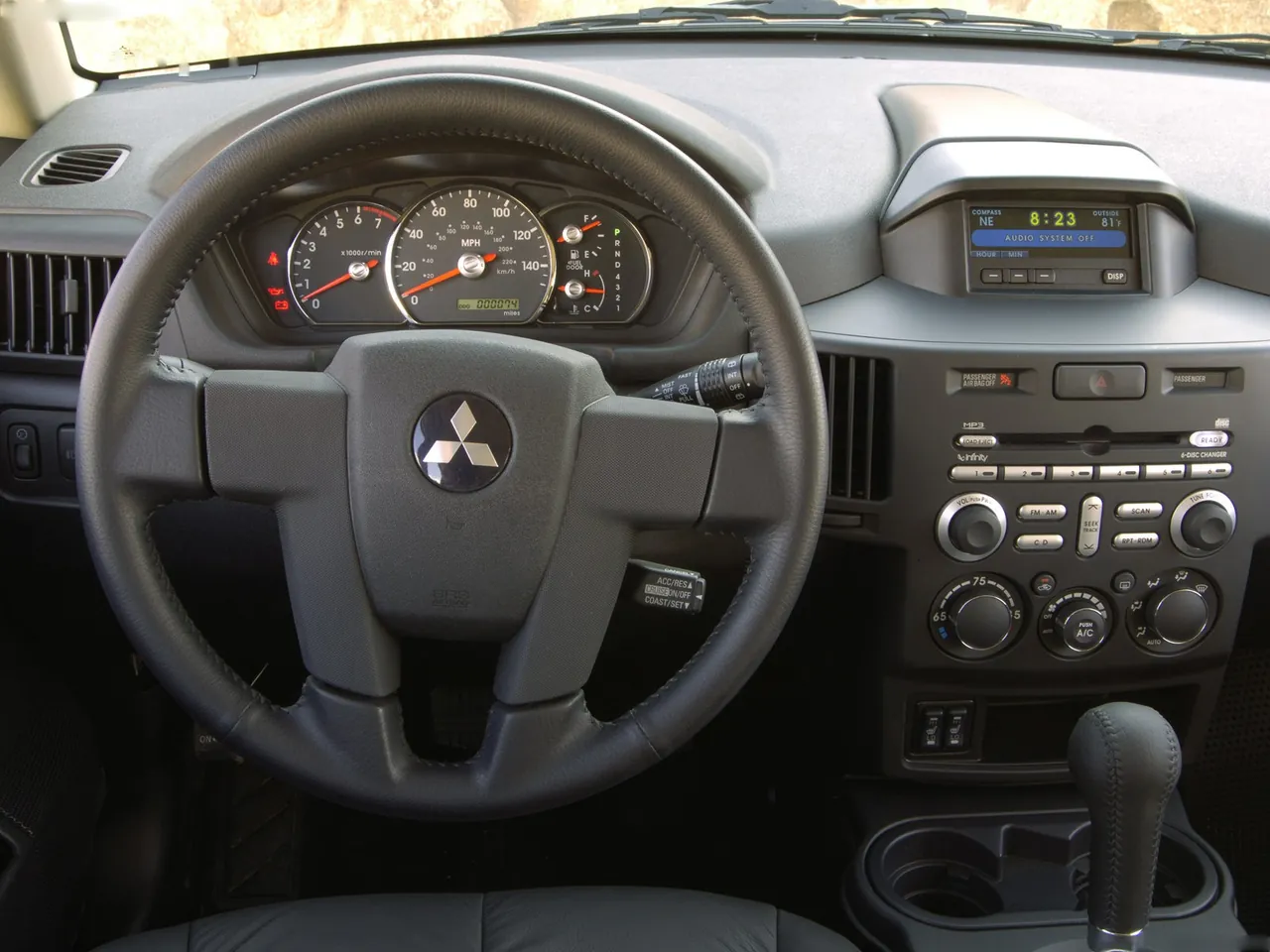 Mitsubishi Endeavor LTD (2006) - Interior