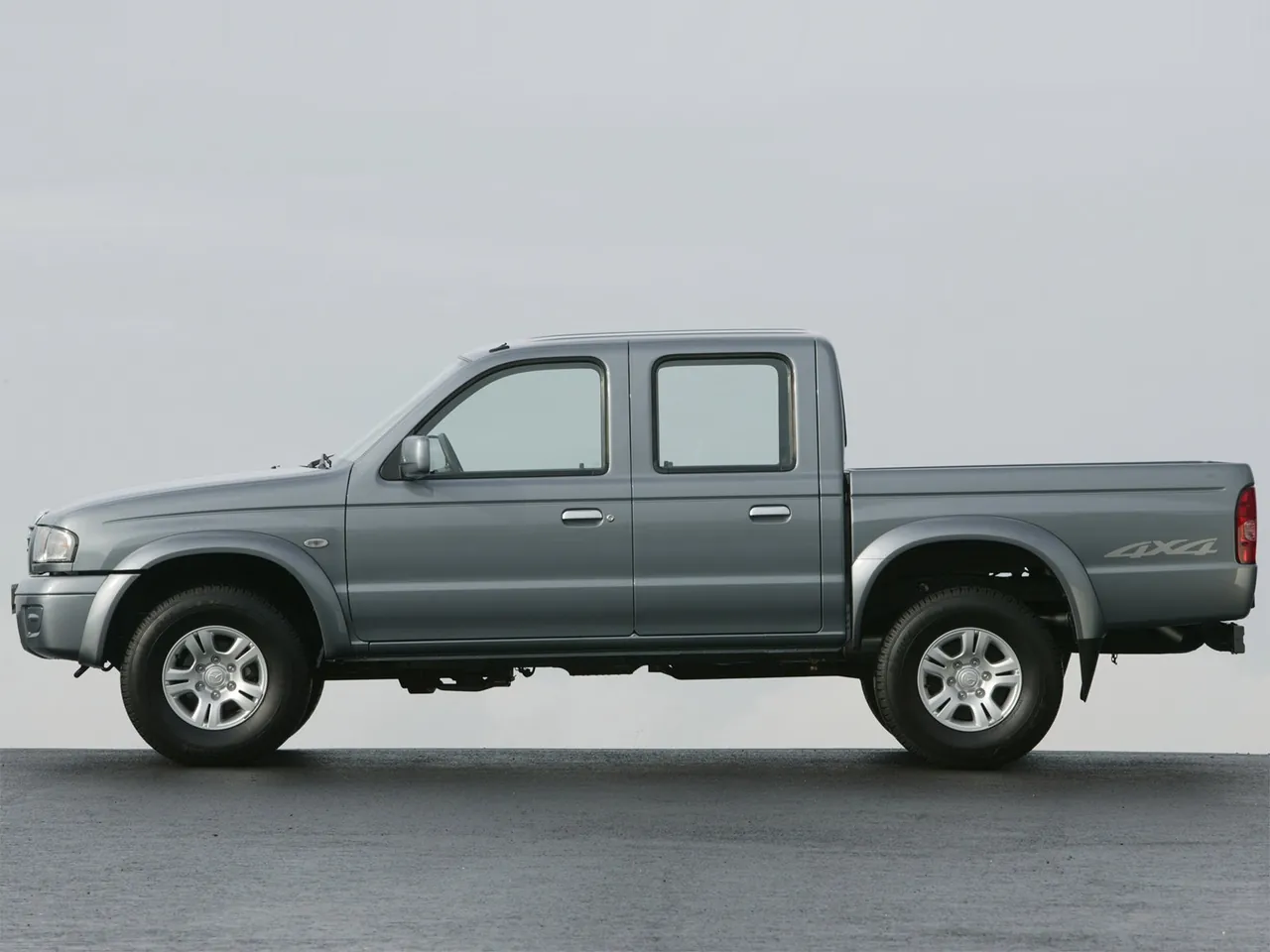 Mazda B2500 (2004) – boční profil