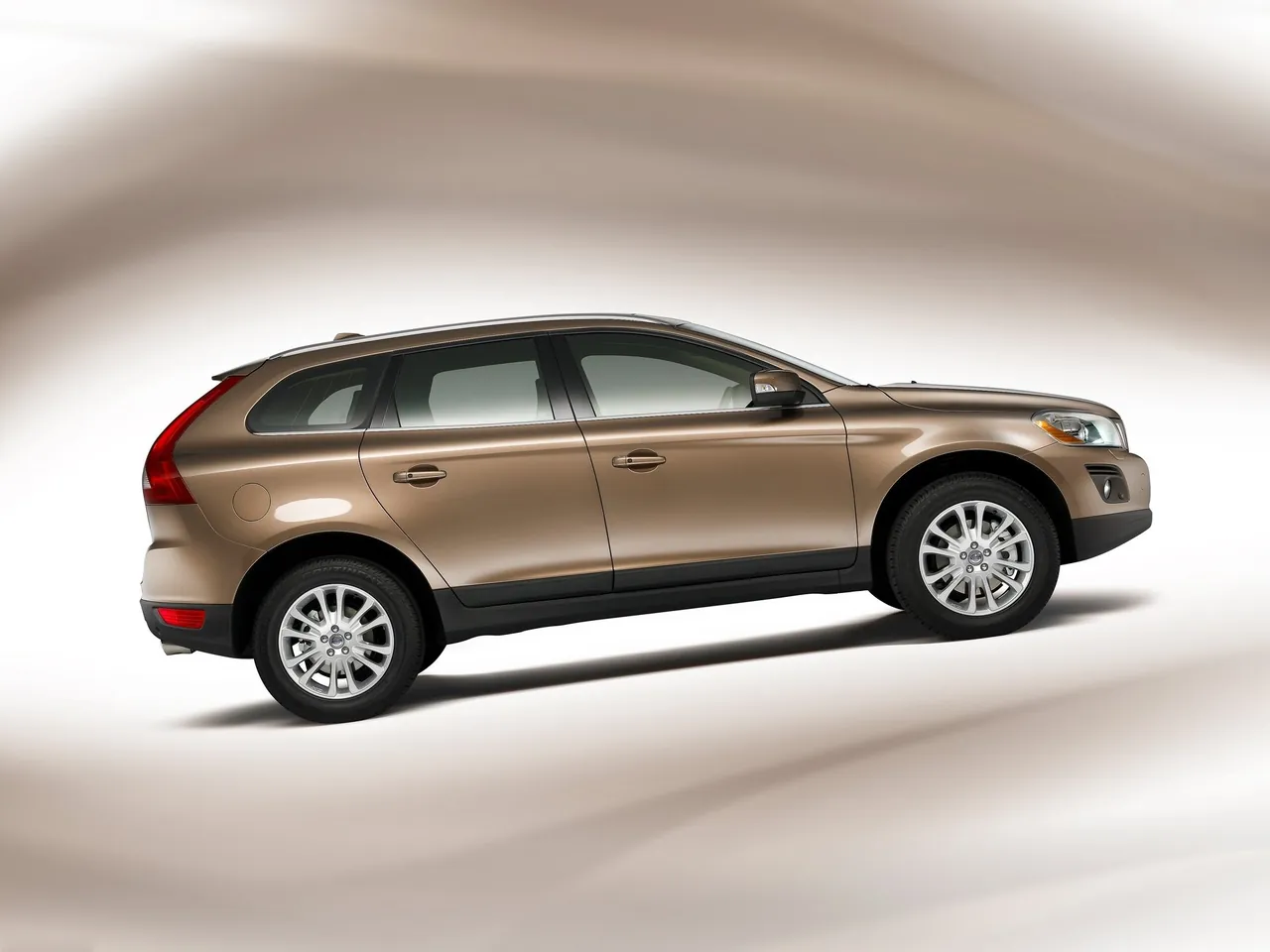 Volvo XC60 (2009) – boční profil