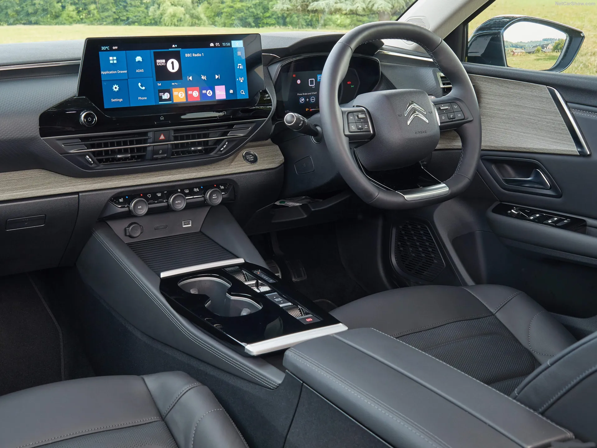 Citroen C5 X [UK] (2022) – interiér