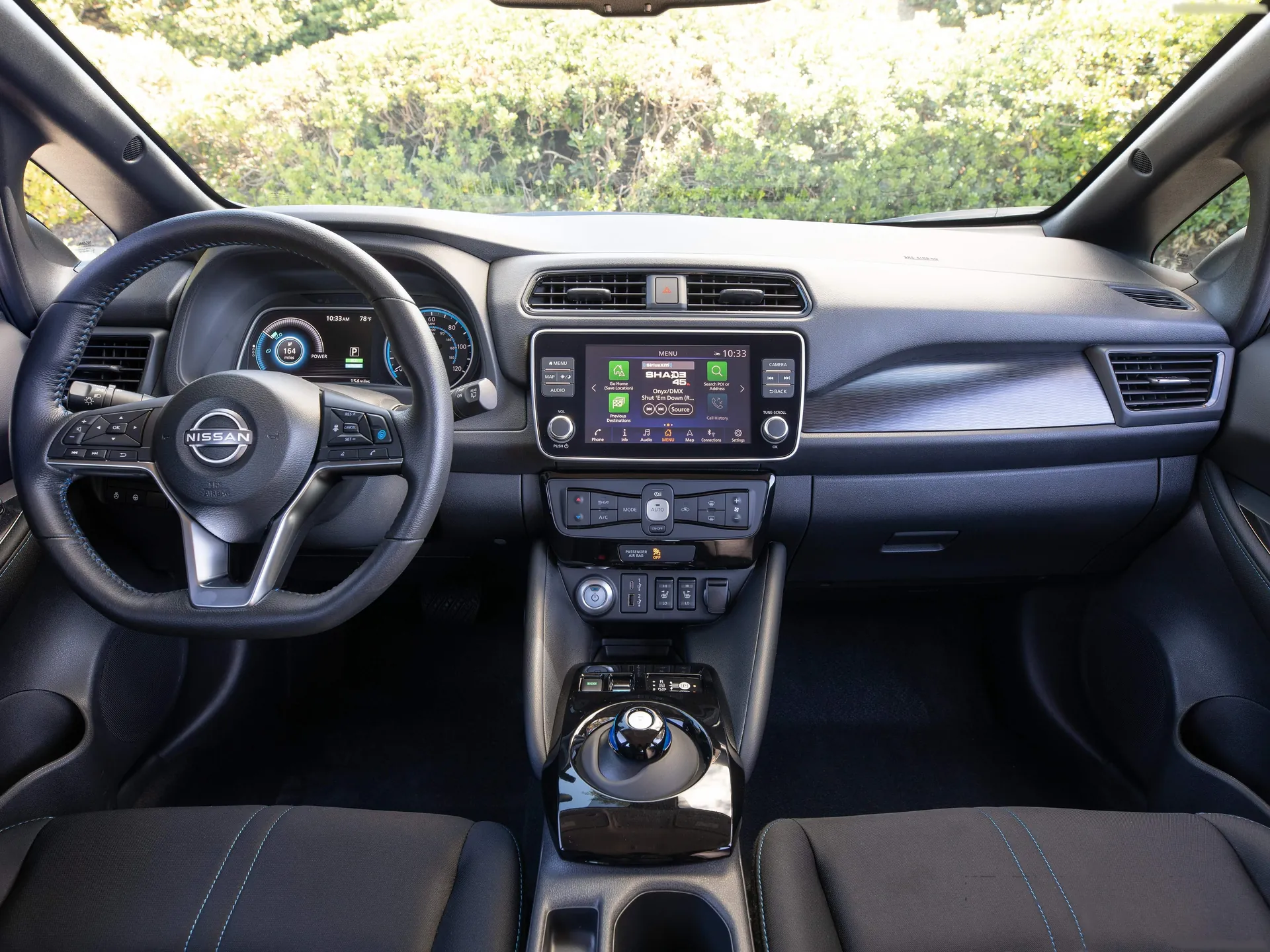 Nissan Leaf [US] (2023) – interiér