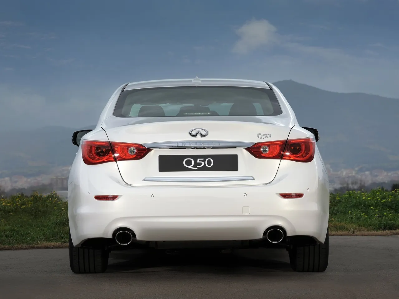 Infiniti Q50 (2014) – zezadu