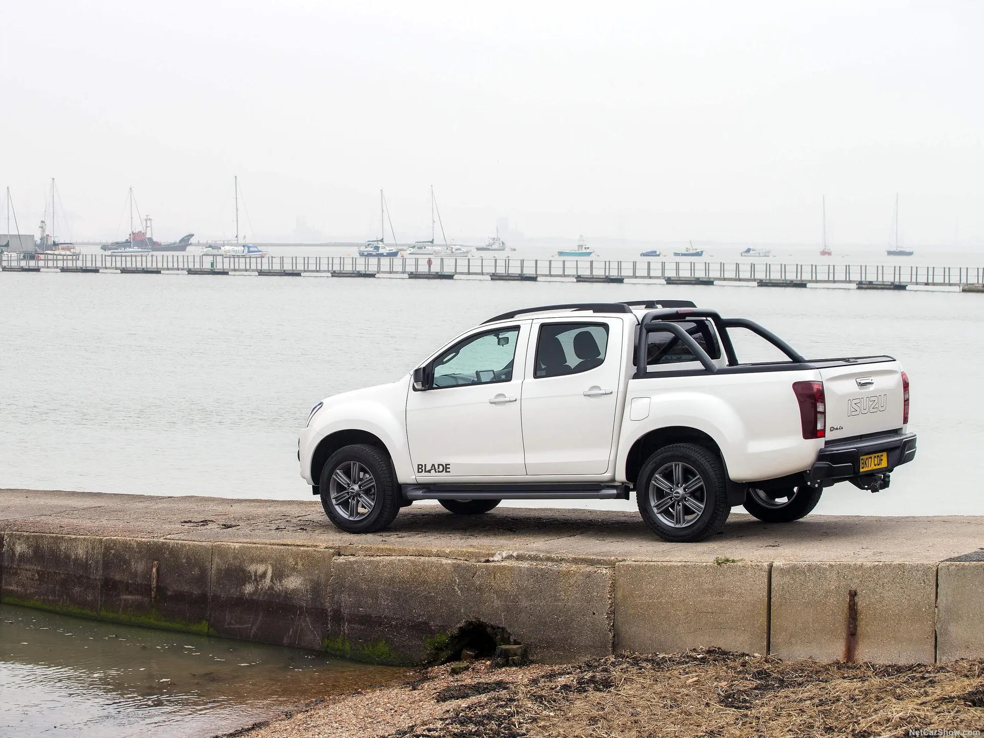 Isuzu D-Max (2017) – zadní tříčtvrteční pohled