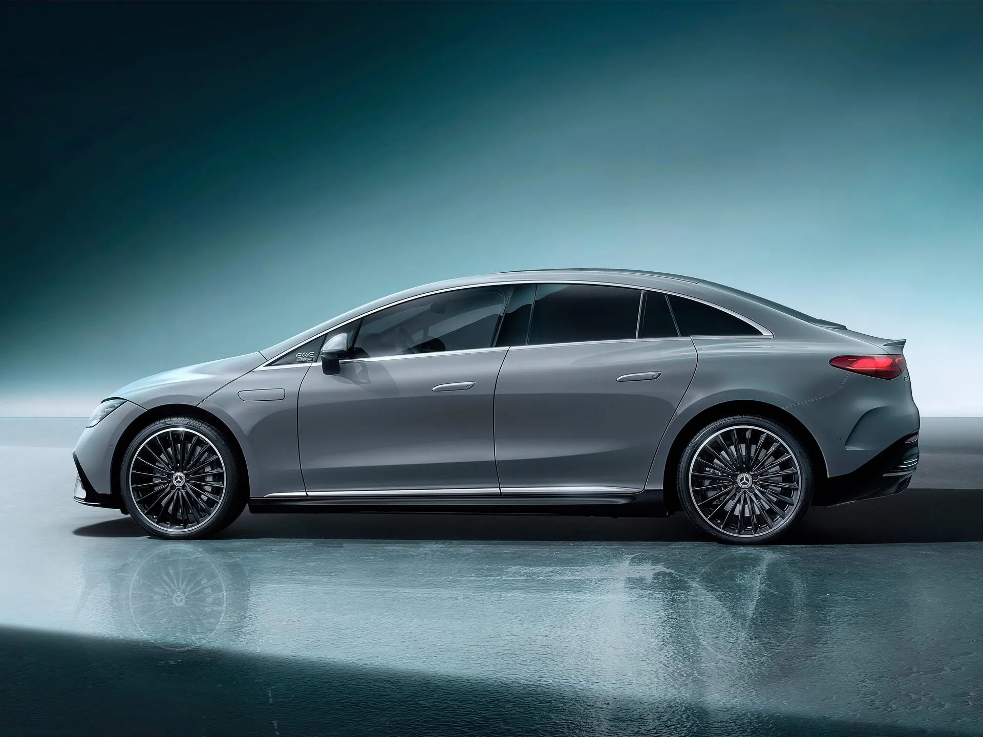 Mercedes-Benz EQE (2023) – boční profil