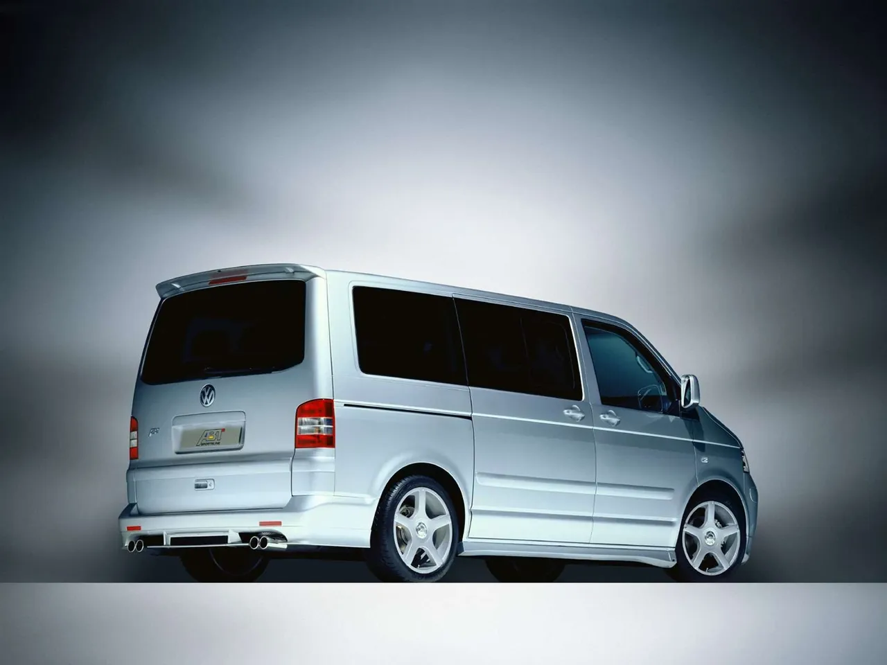 ABT VW Sporting Van T5 (2003) – zadní tříčtvrteční pohled