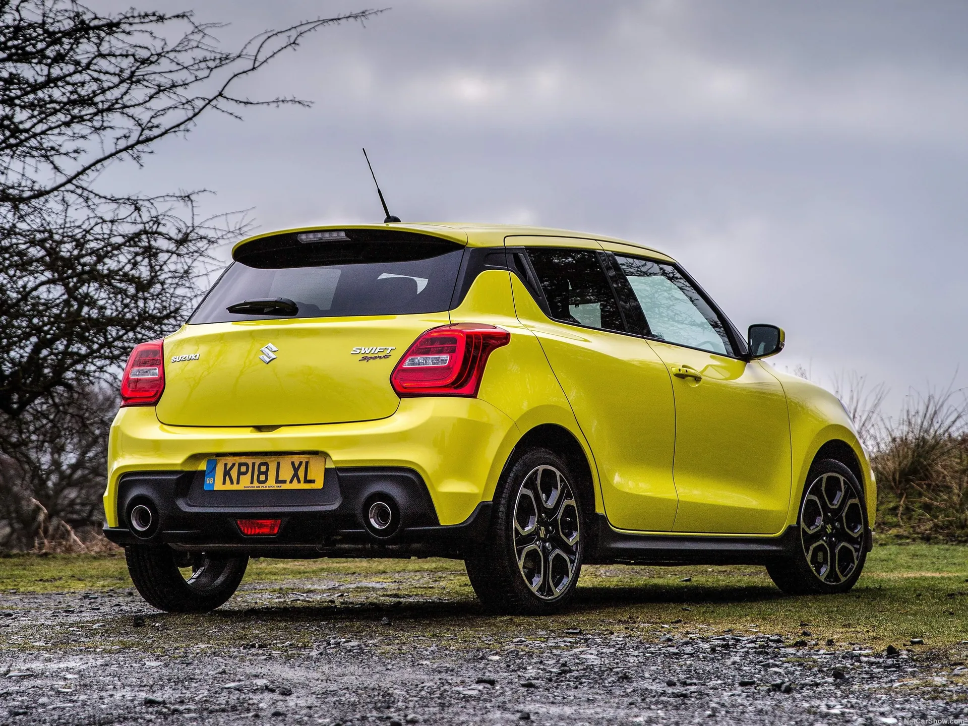 Suzuki Swift Sport (2018) – zadní tříčtvrteční pohled