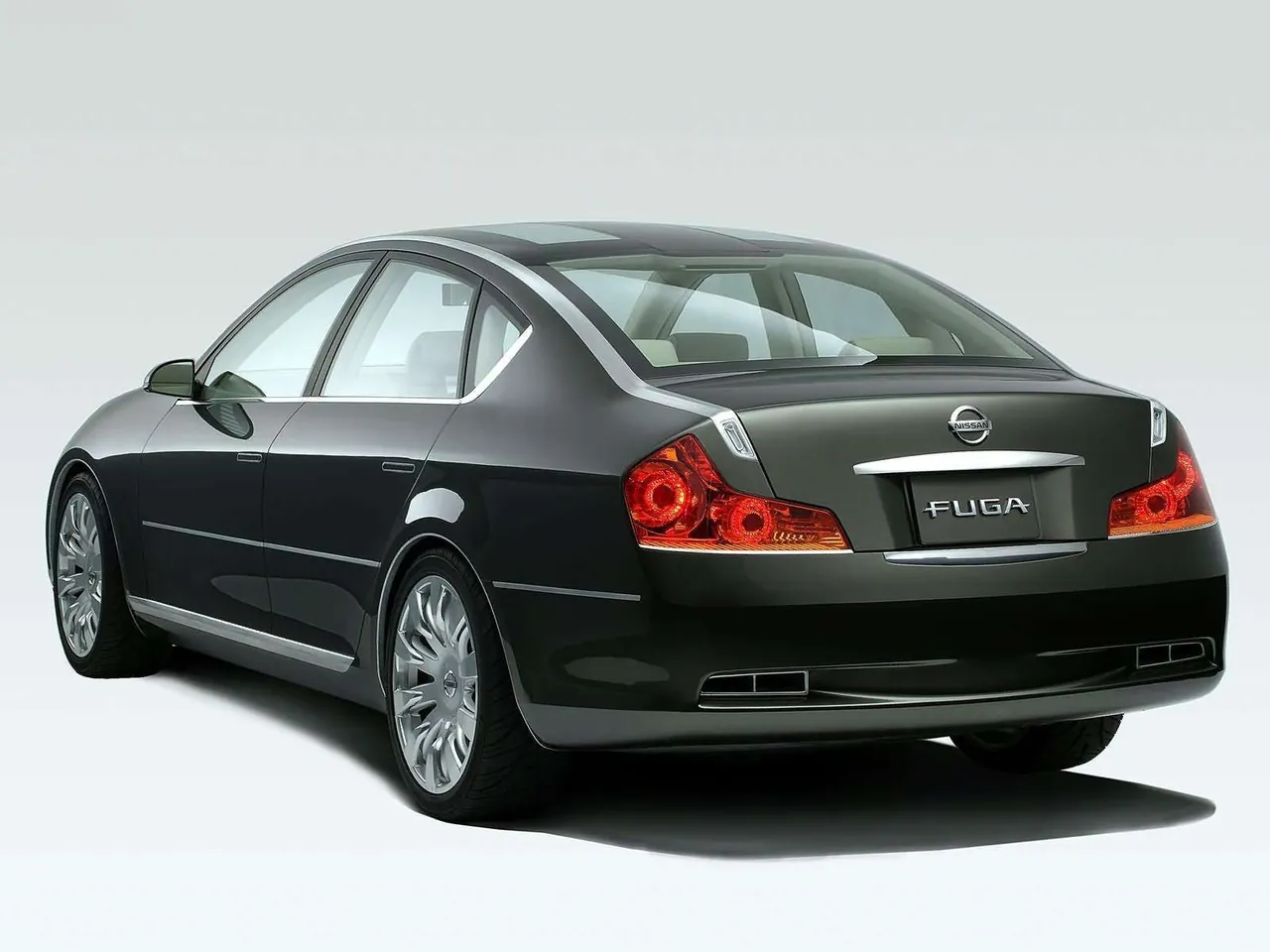Nissan Fuga Concept (2003) – zadní tříčtvrteční pohled