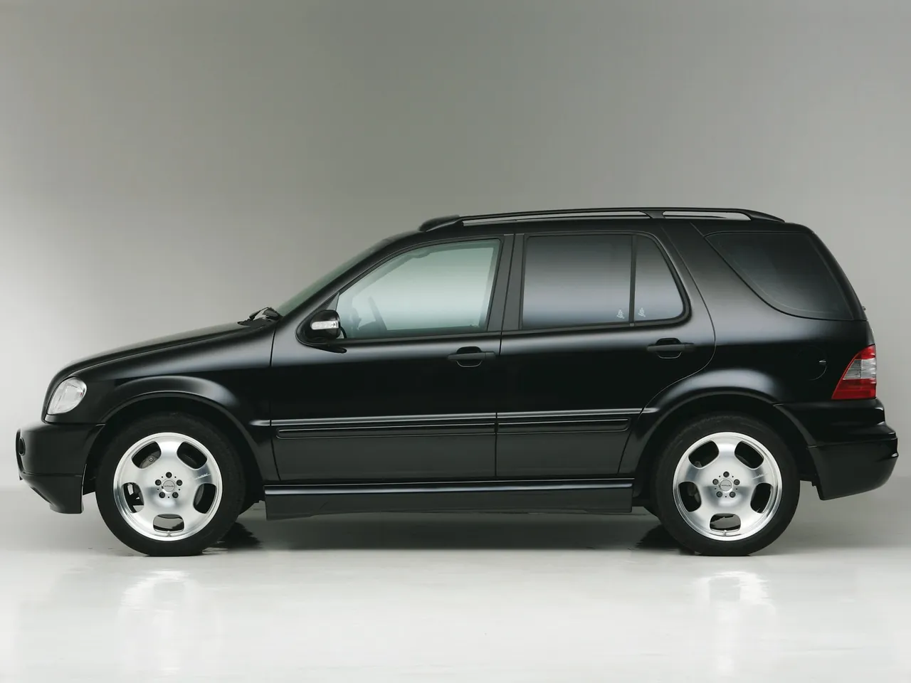 Wald Mercedes-Benz M-Class (2003) – boční profil