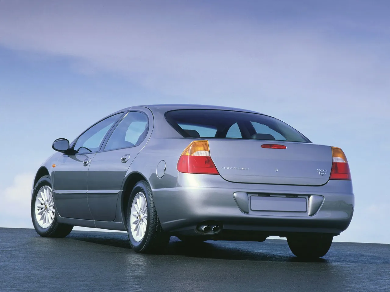 Chrysler 300M (2003) – zadní tříčtvrteční pohled