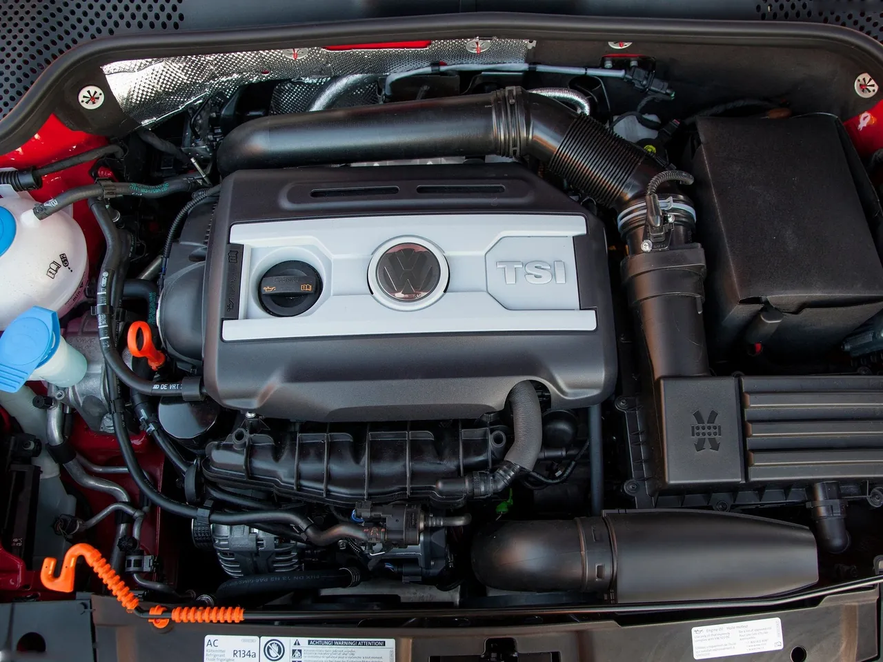 Volkswagen Beetle Convertible (2013) – motorový prostor